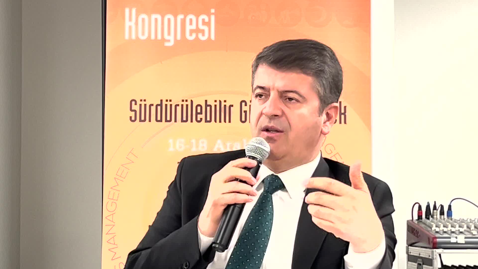 Adıyaman Belediye Başkanı Tutdere, 'Uluslararası Dirençlilik Kongresi'nde asbest tehlikesine dikkat çekti