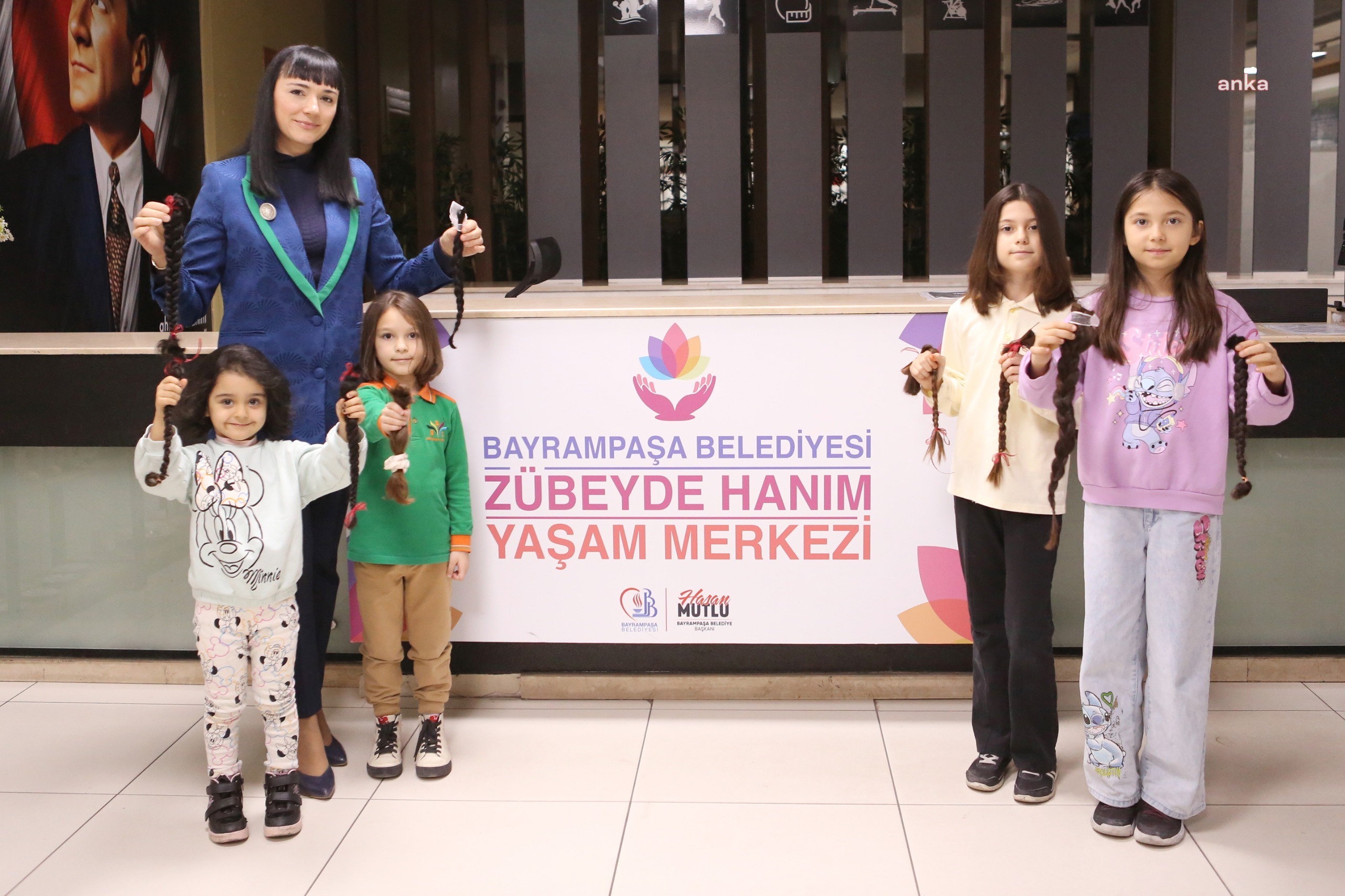 Bayrampaşalı kadınlar ve çocuklar, saçlarını kanser hastalarına peruk olarak hediye etti