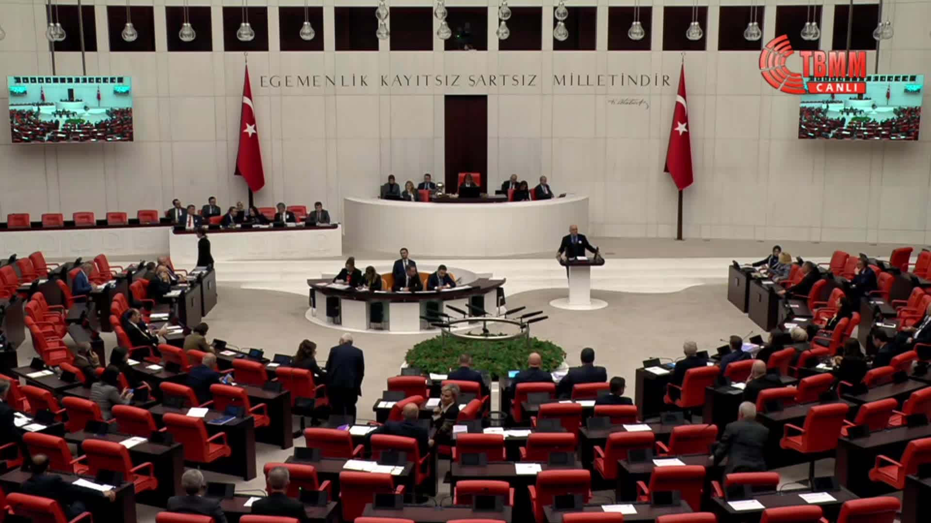 TBMM Genel Kurulu... CHP'li Enis Berberoğlu: "Ahmet Özer'i terörle suçlama illüzyonunu kimse yemez"