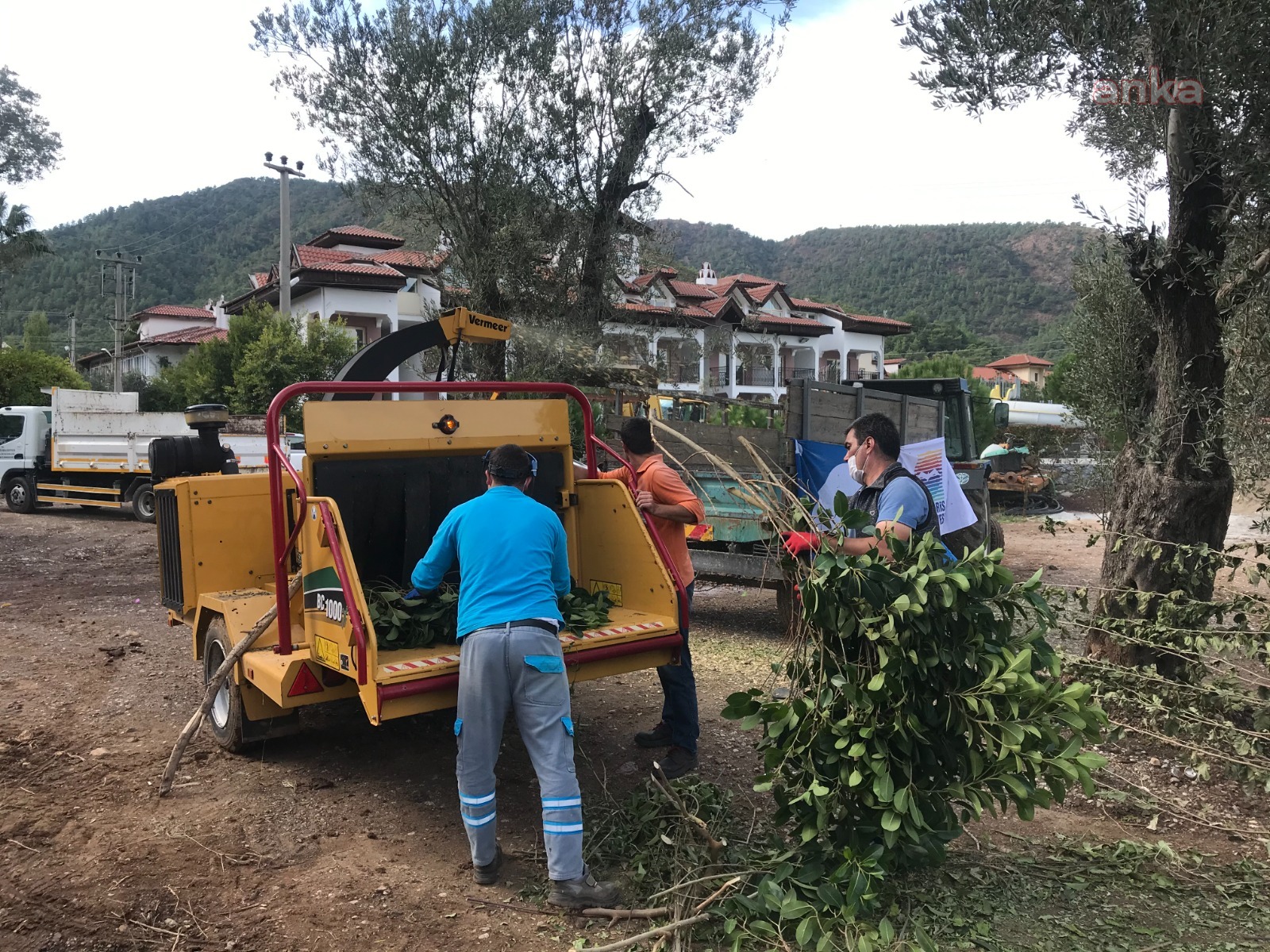 MARMARİS'TE BAHÇE ATIKLARI TEKRAR DOĞAYA KAZANDIRILIYOR