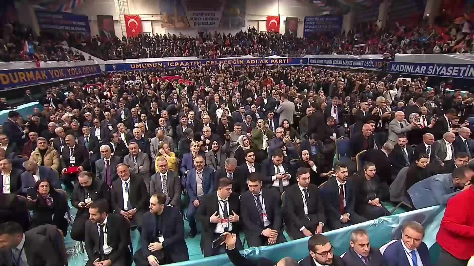 Cumhurbaşkanı Erdoğan: "Belediyelerdeki rant kavgasına kendilerini öyle kaptırmış durumdalar ki, kıyamet kopsa umurlarında olmaz"