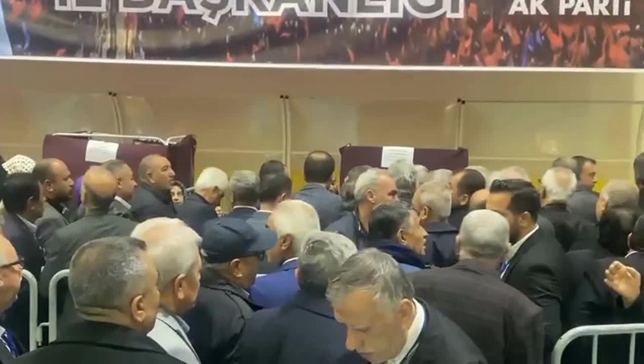 AK Parti Osmaniye İl Kongresi'nde, mevcut İl Başkanı Binboğa'ya karşı aday olmak isteyen Çuhadar'ın listesi reddedildi