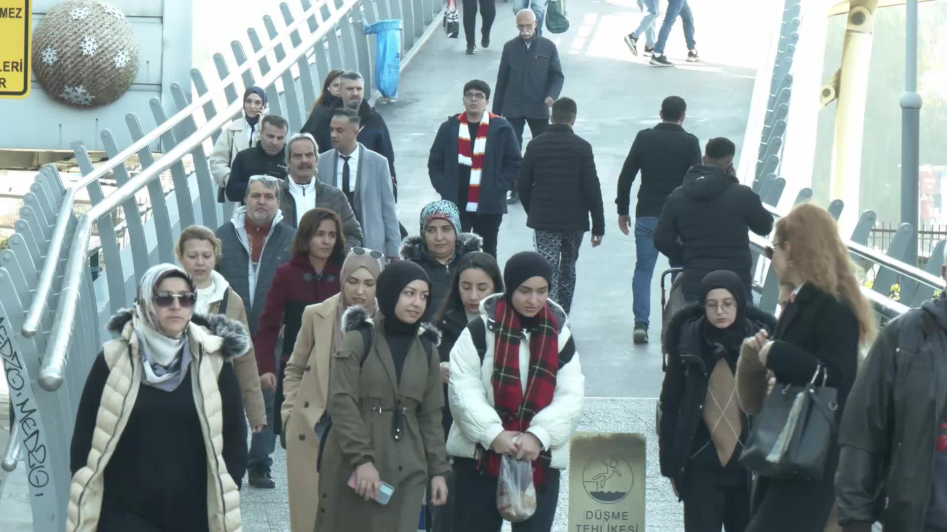 Ekonomik kriz milli piyango biletlerini de etkiledi: Emekliler tek bileti ortak alıyor