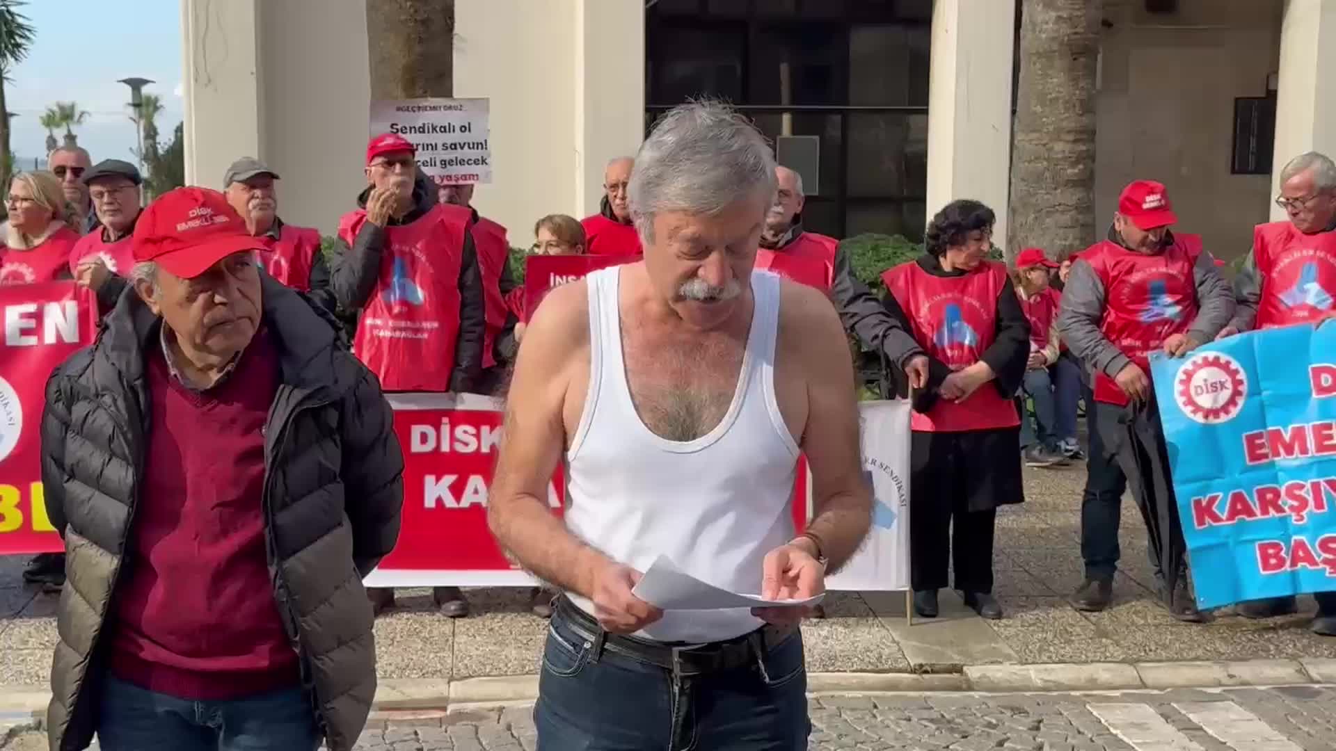 Emeklilerden zam protestosu... DİSK Emekli Sen Ege Bölge Temsilcisi Yeşiltepe: Asgari ücretin altında emekli aylığı dayatmalarına alışmayacağız