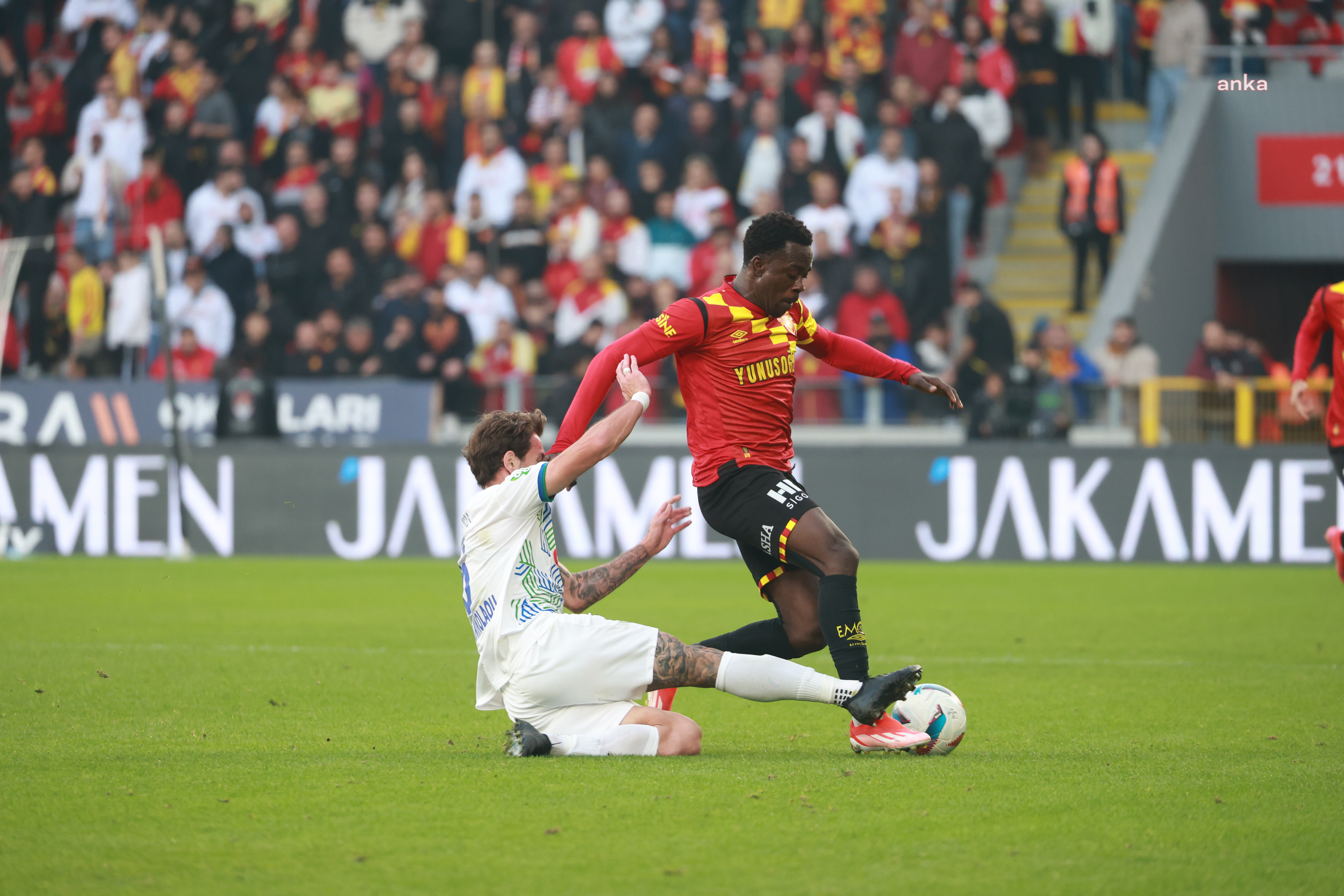 Göztepe, Çaykur Rize'yi 3-0 mağlup etti