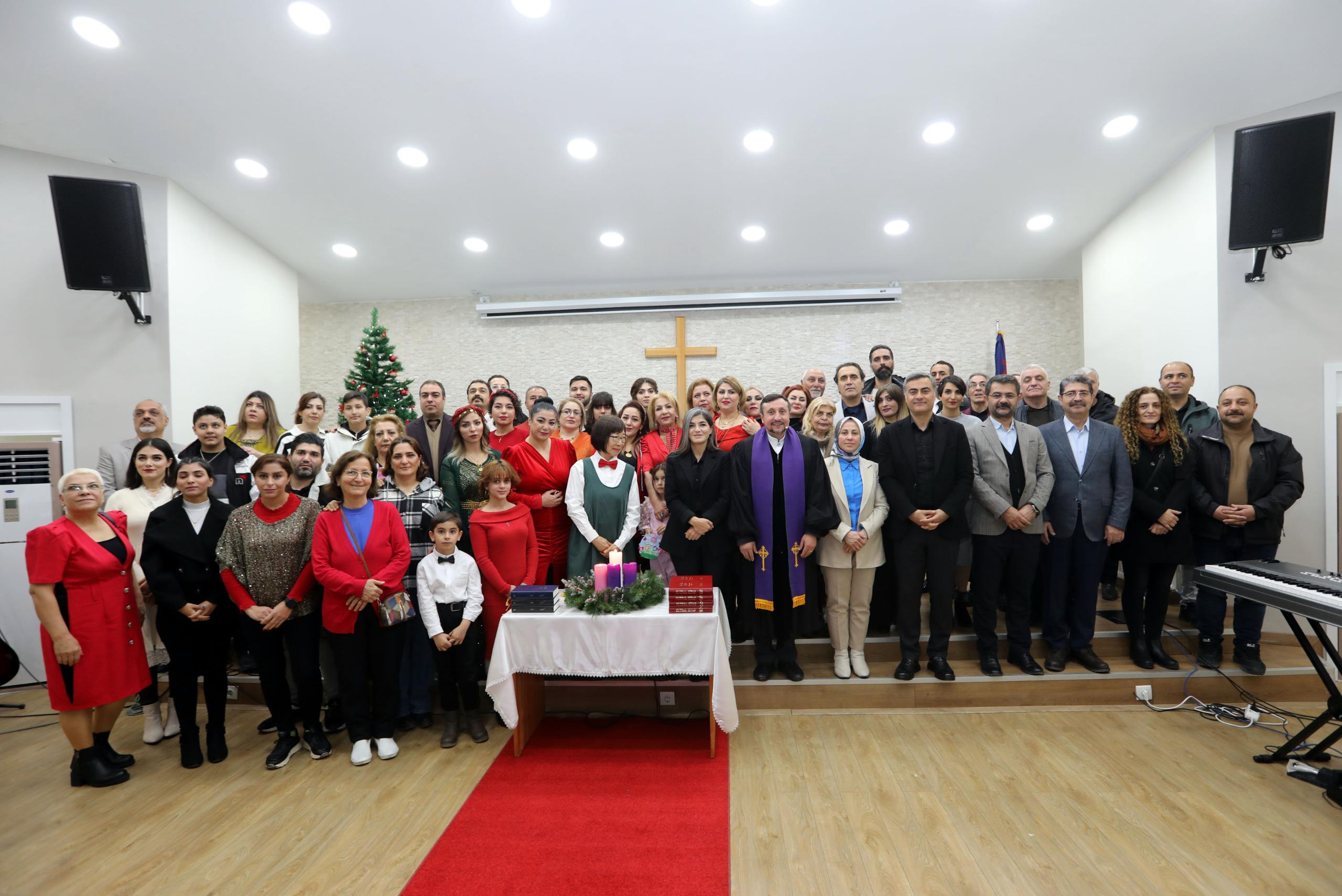 Van Büyükşehir Belediyesi eş başkanları Van'da Noel kutlamasına katıldı