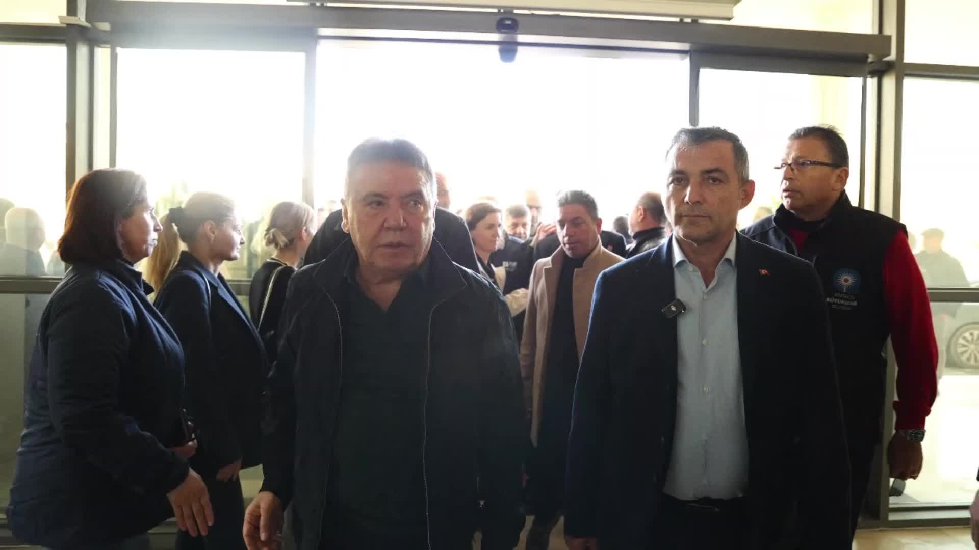 Manavgat Belediyesi, şiddetli yağışın ardından vatandaşların yanında