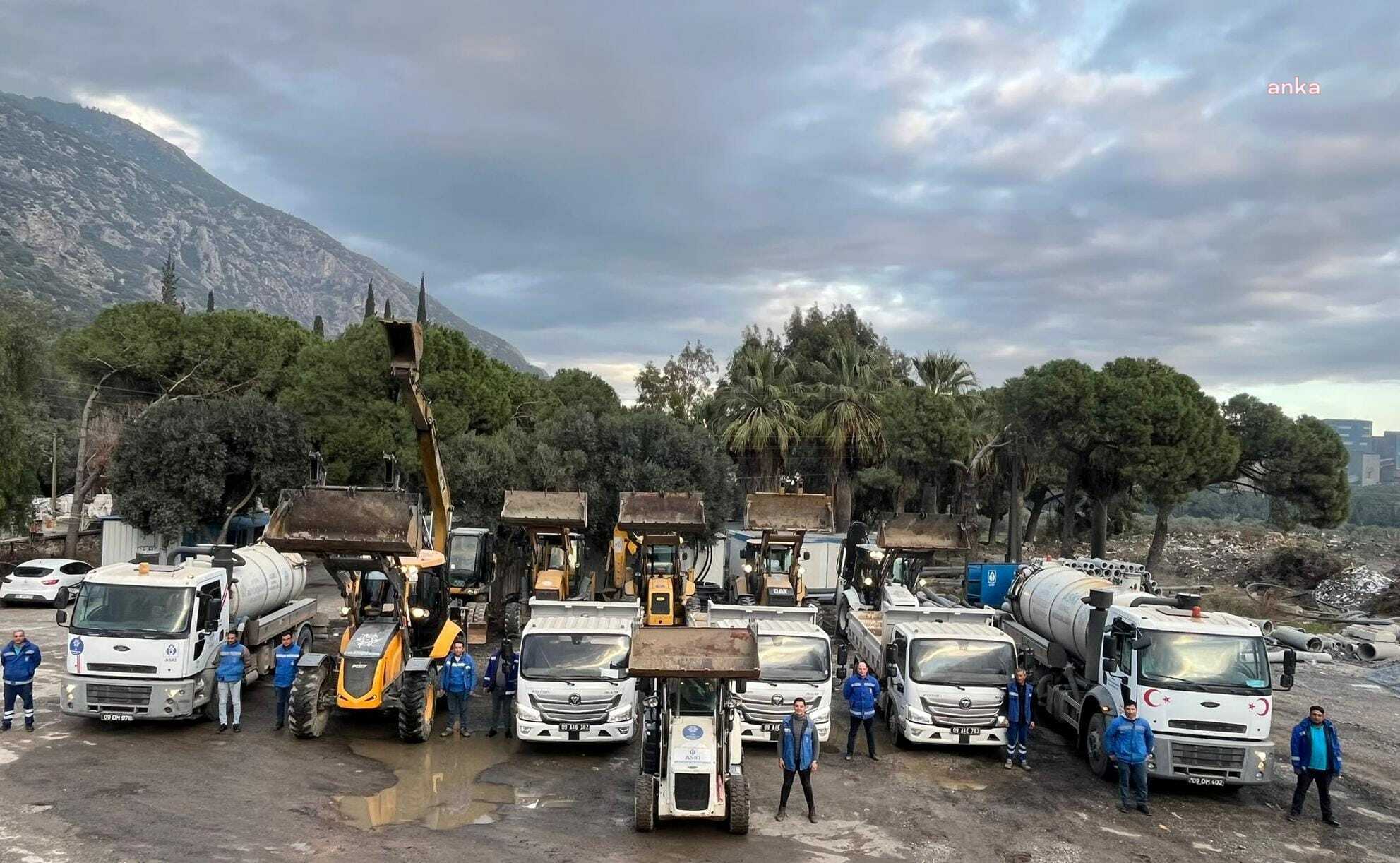 Aydın Büyükşehir Belediyesi ekipleri, şiddetli sağanak yağış nedeniyle teyakkuza geçti