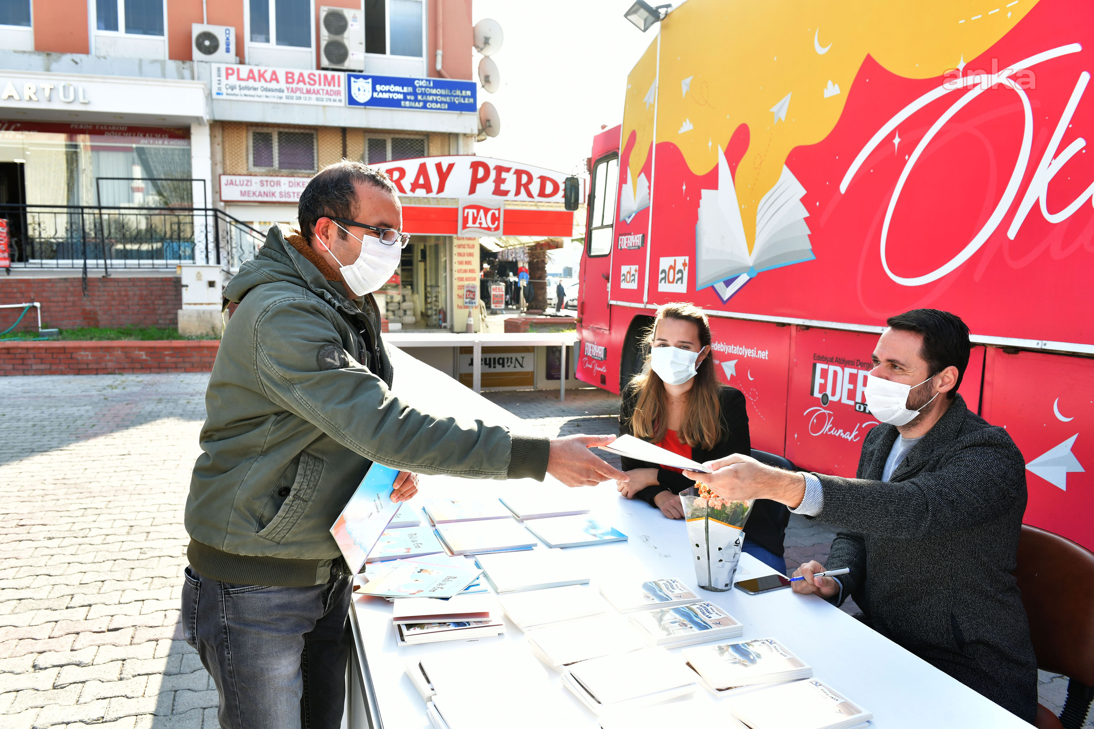 EDEBİYAT OTOBÜSÜ ÇİĞLİ'DE
