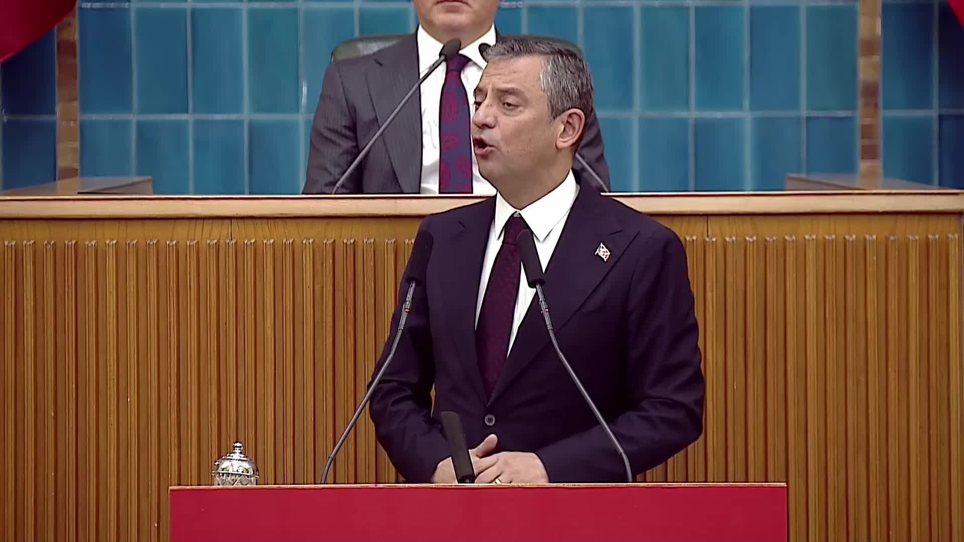 CHP Grup toplantısı... Özgür Özel: “Ayakları titriyor bu iktidarın. Sokağa çıkacak yüzleri yok”