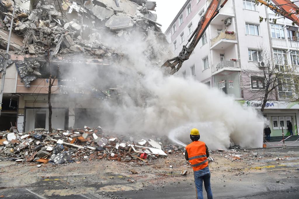 AVCILAR’DAKİ KENTSEL DÖNÜŞÜMDE ÖĞRENCİ VE YAŞLILAR İÇİN SAAT DEĞİŞİKLİĞİNE GİDİLDİ