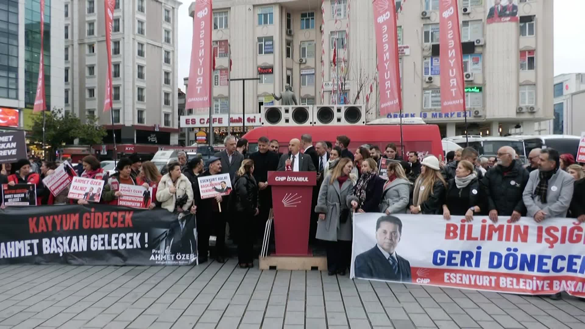 Esenyurt Demokrasi Nöbeti...Gökan Zeybek'ten Adalet Bakanı Tunç'a: "Yılbaşı gelmeden bu iddianameyi hazırlayın, mahkemeyi kurun"
