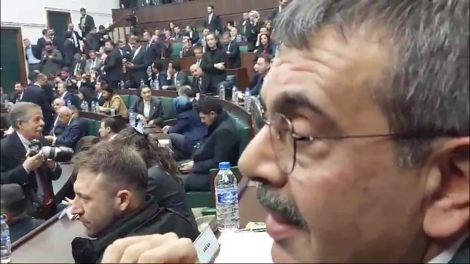 Usta öğretici ve ücretli öğretmenlerin maaş ödemelerindeki gecikme...Yusuf Tekin: "Bugün veya yarın hepsi ücretlerini almış olacaklar"
