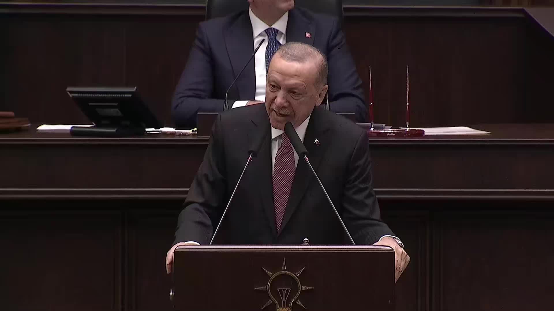 AK Parti grup toplantısı... Erdoğan: "Kürt kardeşlerimizle aramıza kandan duvar örmeye çalışan terör örgütünü ortadan kaldıracağız"