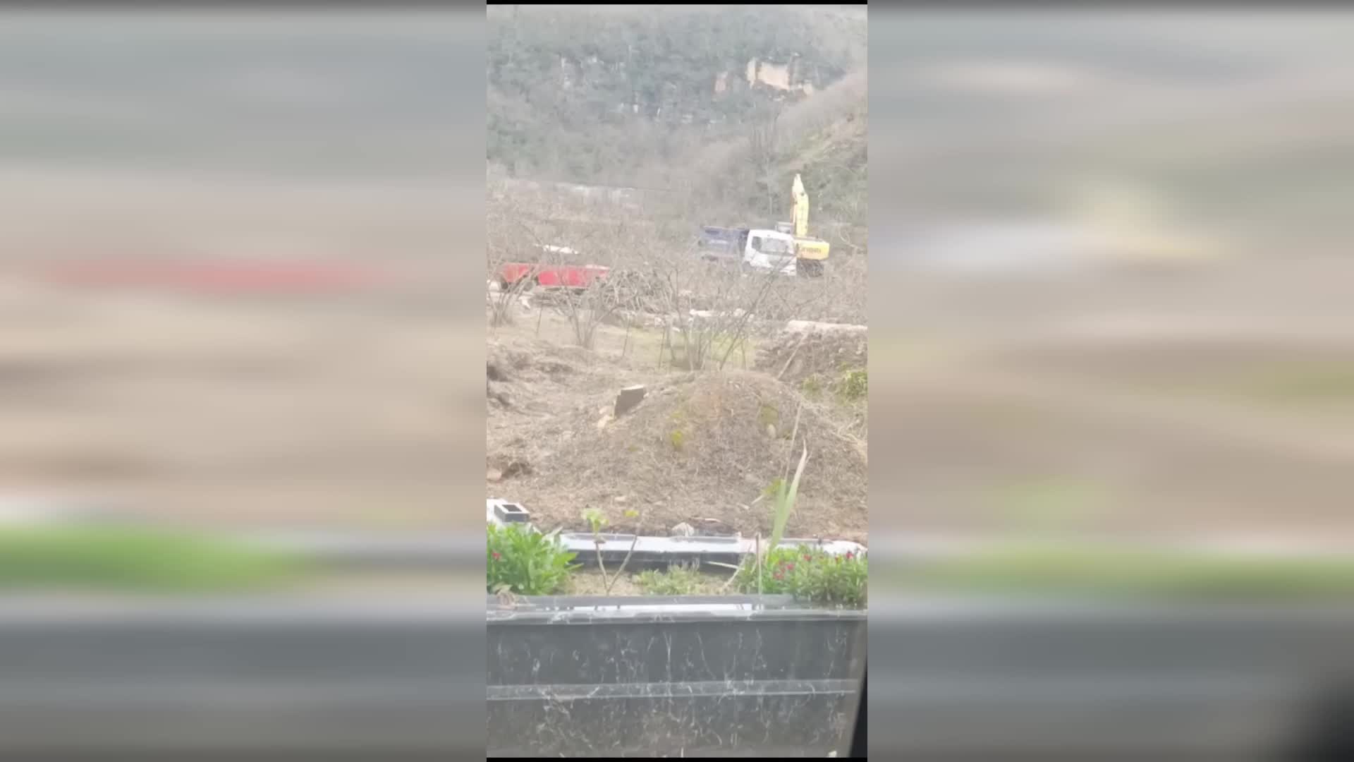 Giresun'da AKP'li İl Genel Meclisi üyesine ait şirket, araziden izinsiz inşaat malzemesi taşırken görüntülendi