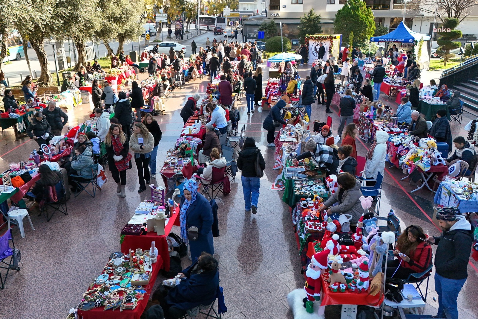 Buca Belediyesi'nden yeni yıl hediyelik eşya pazarı