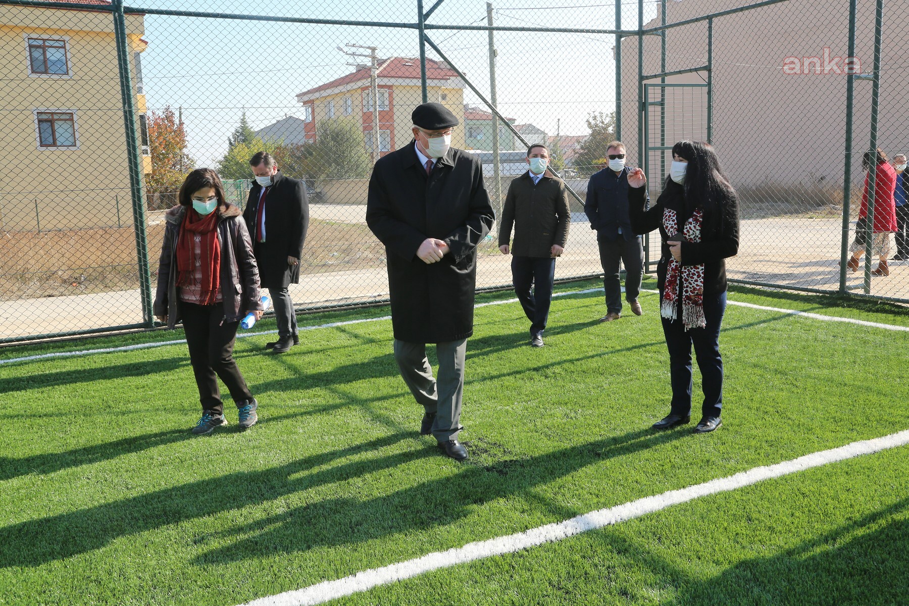 GÜNDOĞDU MAHALLESİ’NDEKİ İSMAİL ARCA SPOR ALANI HALI SAHAYA DÖNÜŞTÜRÜLDÜ