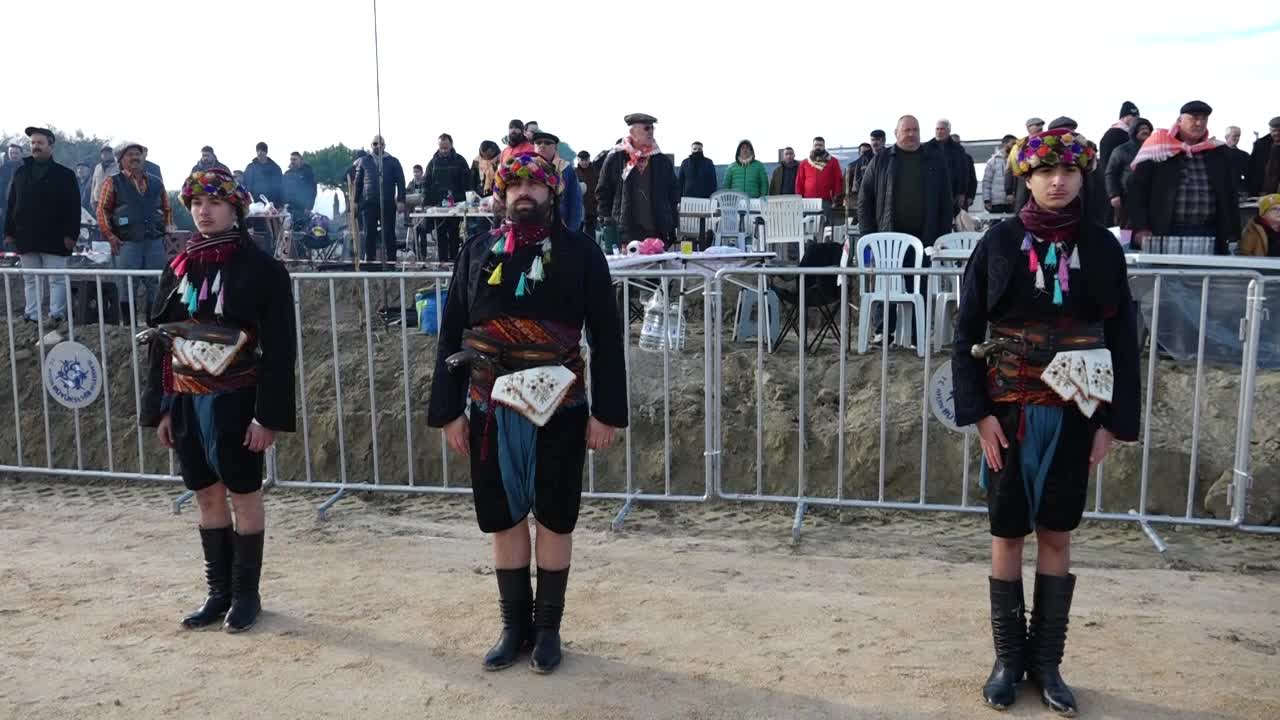 Kuşadası Deve Güreşi Festivali renkli görüntülere sahne oldu