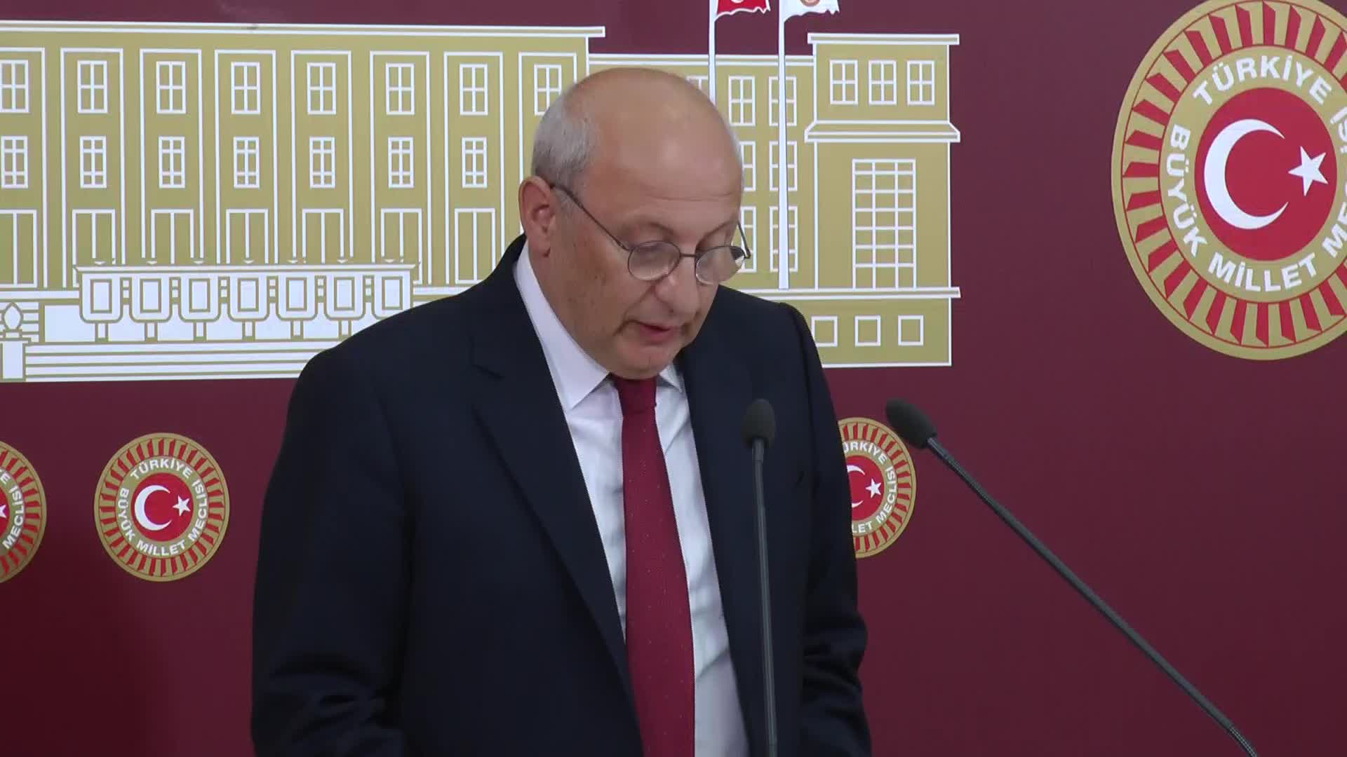 CHP’Lİ ÇAKIRÖZER: “ TUTUKLU GAZETECİ AYIBI BİR AN ÖNCE SON BULMALI”
