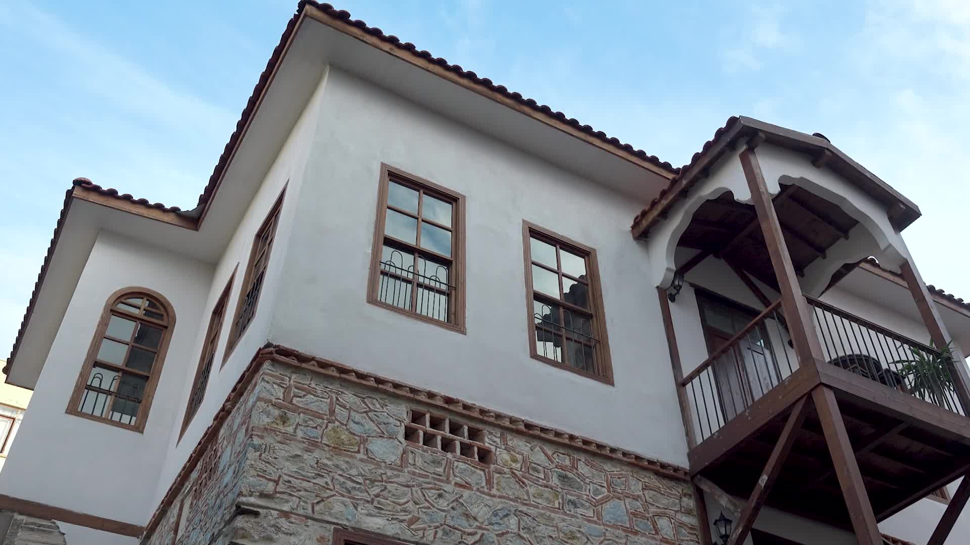 Alanya Belediyesi Çocuk Kütüphanesi, yeni yerinde hizmete açıldı