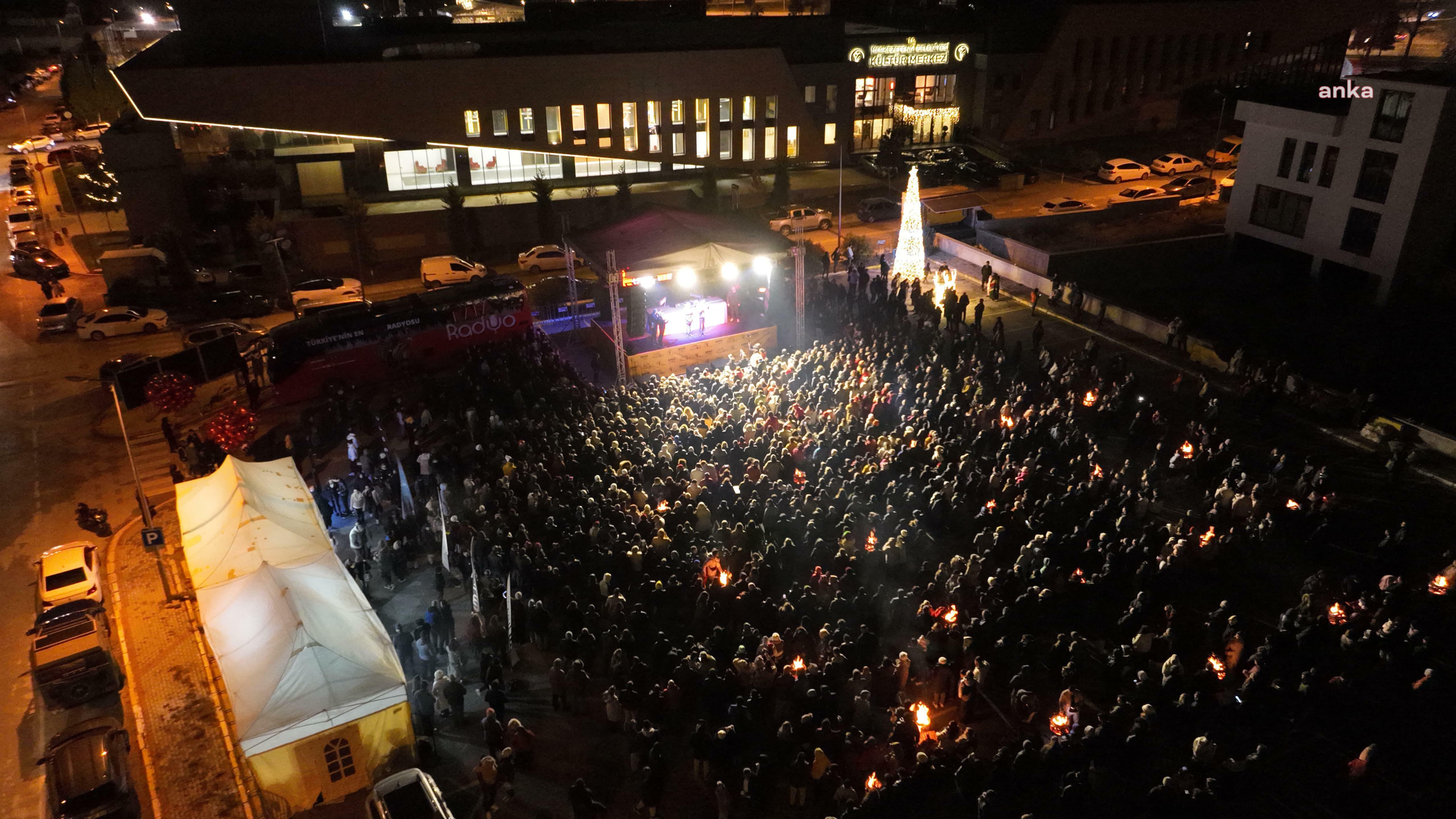 Radyocu Nihat Sırdar, DJ performansıyla Merkezefendi Kültür Merkezi'nde sahne aldı
