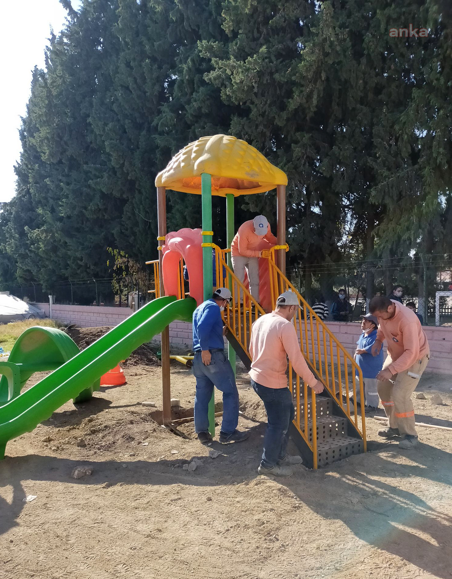 ANTALYA BÜYÜKŞEHİR BELEDİYESİ, ÇOCUKLARIN OYUN PARKINI YENİLİYOR