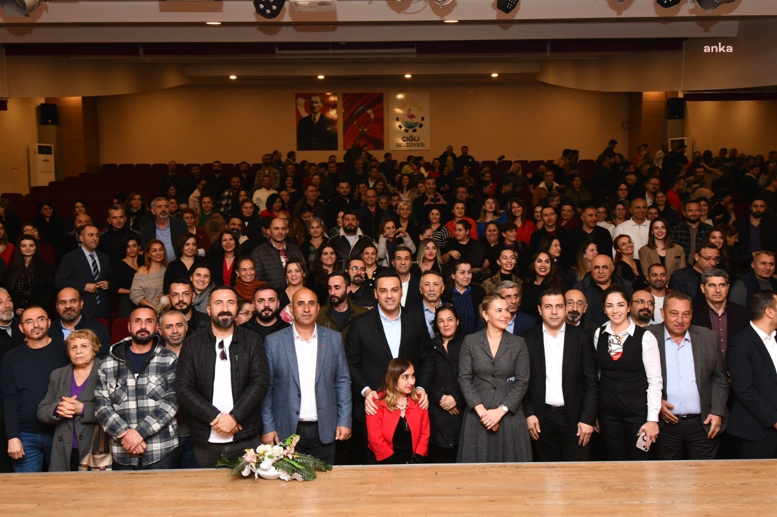 Çiğli Belediye Başkanı Yıldız mesai arkadaşlarının yeni yılını kutladı