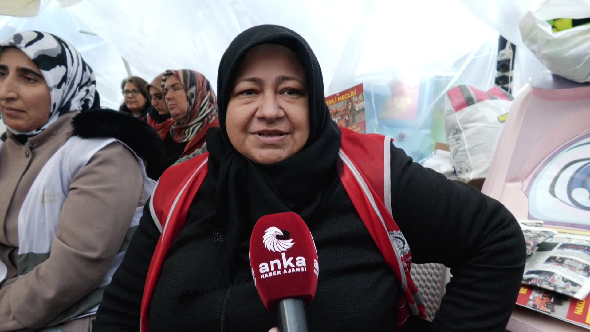 Polonez işçileri yeni yıla direniş çadırında girdi: Adalet sarayı önünde adalet arıyoruz... Taşların üzerinde yata yata hasta olduk