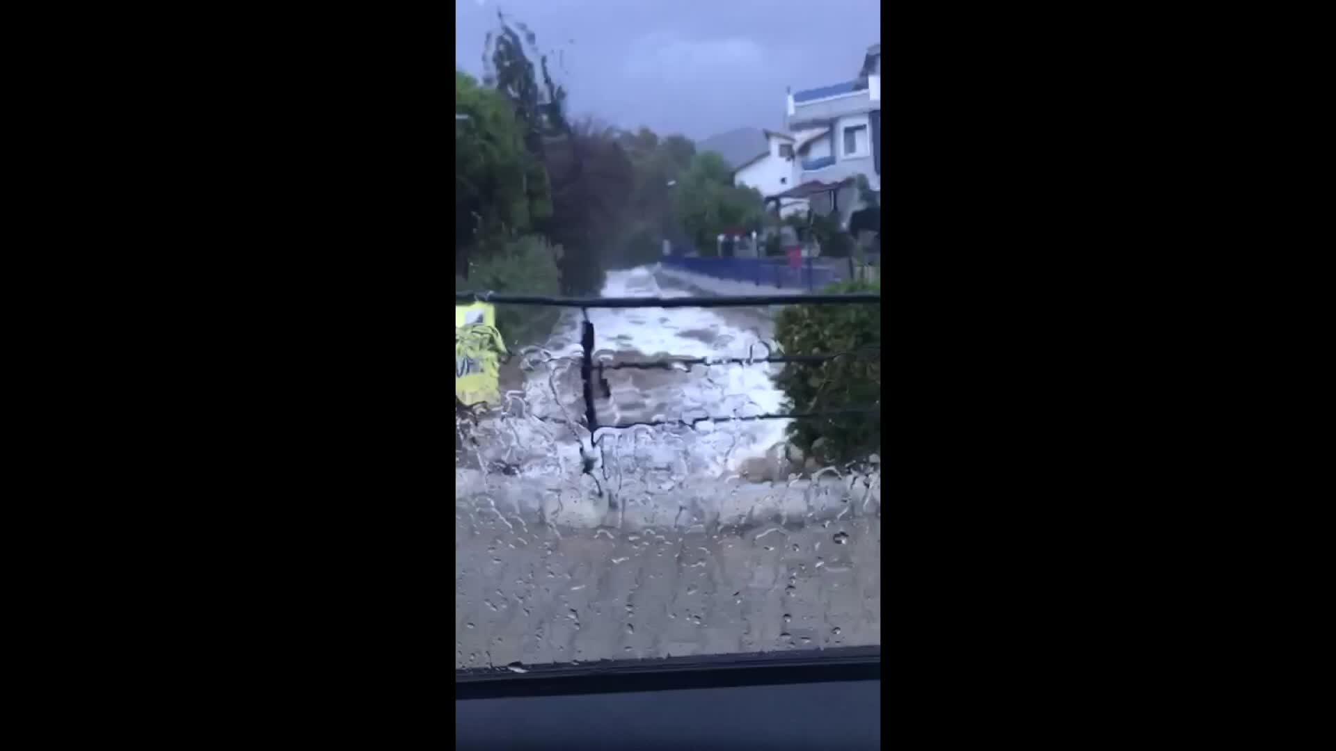 Büyükşehir’den Özdere’deki sel mağdurlarına yardım eli: 561 bin liralık destek ödemesi yapıldı