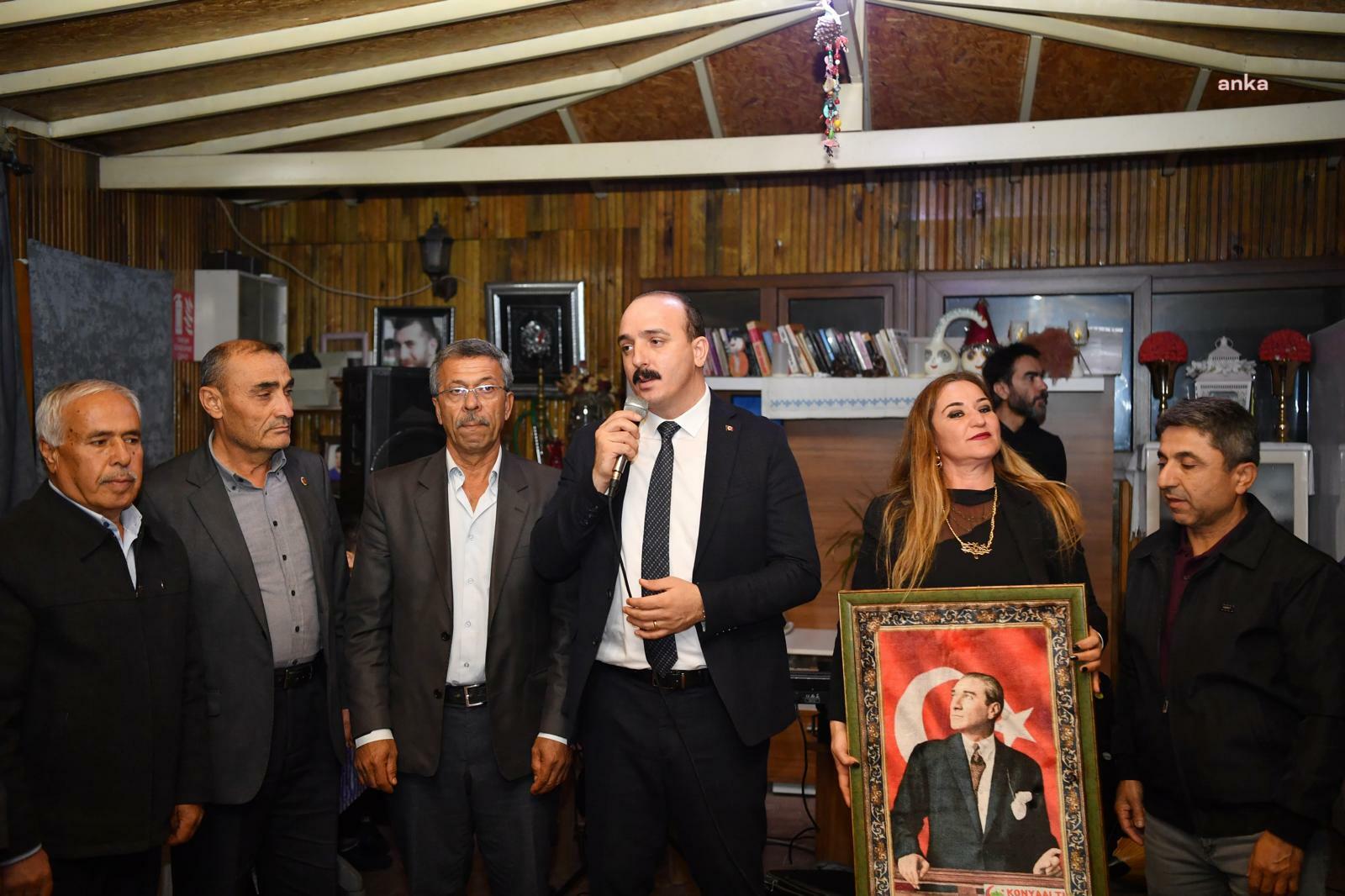Konyaaltı Belediye Başkanı Kotan, mahalle muhtarlarıyla bir araya geldi