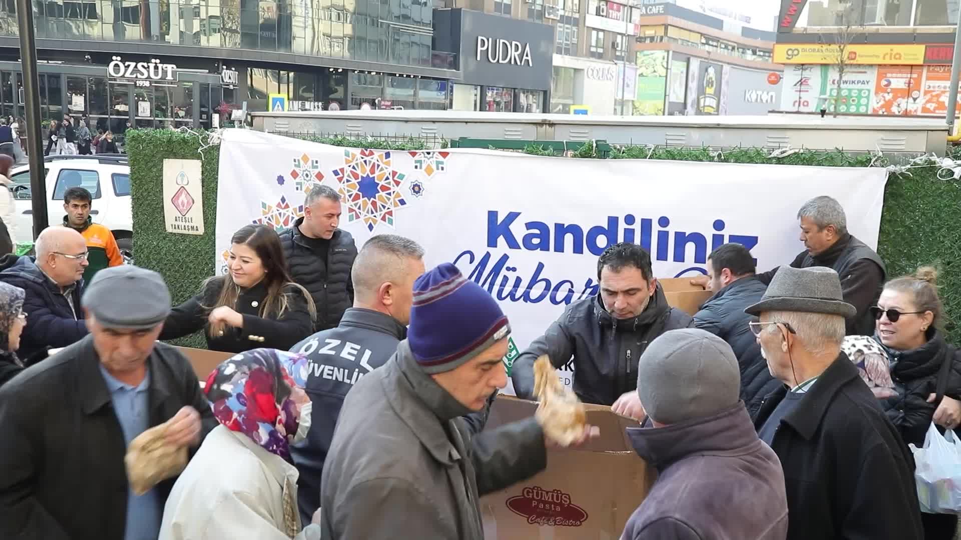 Çankaya Belediyesi’nden üç noktada kandil simidi ikramı