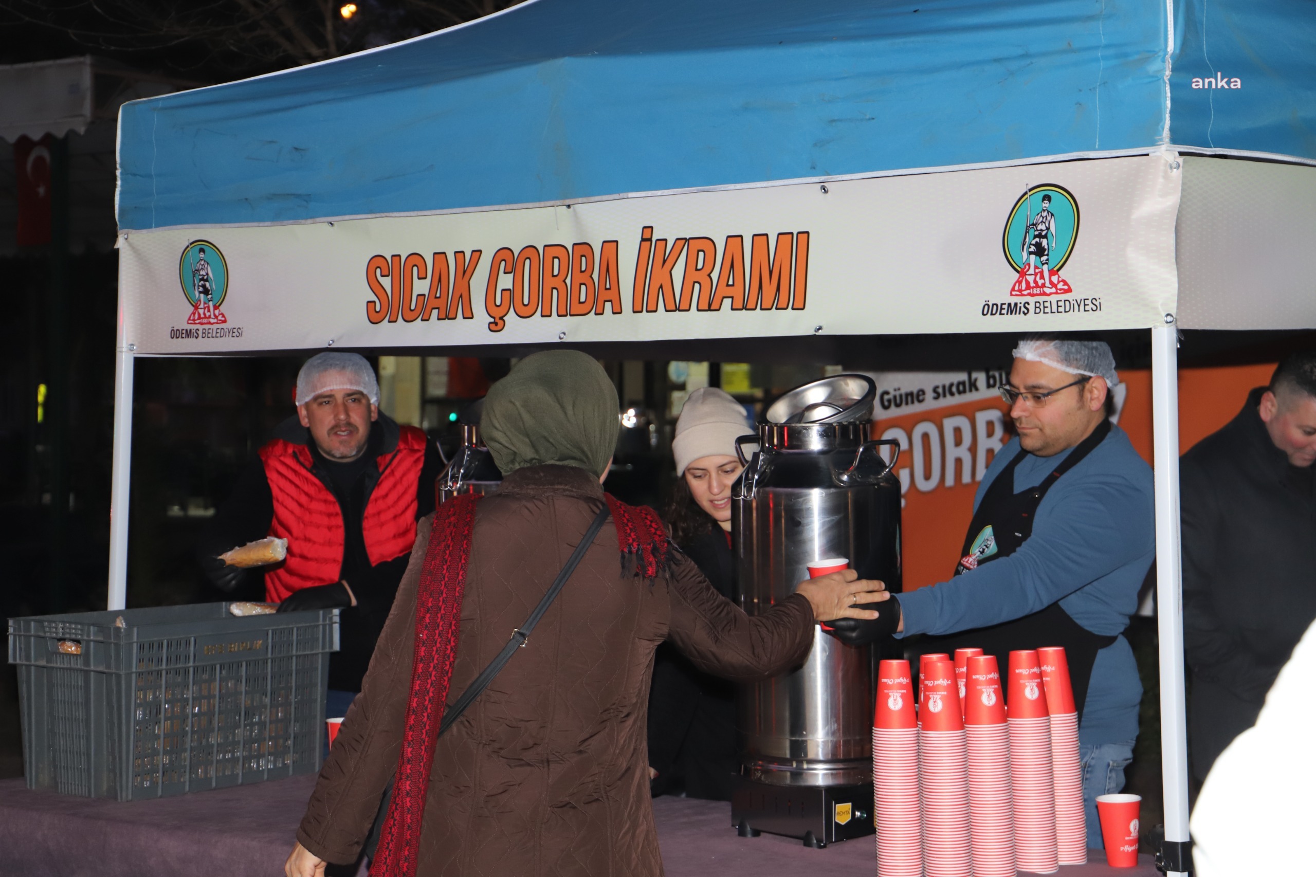 Ödemiş Belediyesi, sabahları çorba ikramına başladı