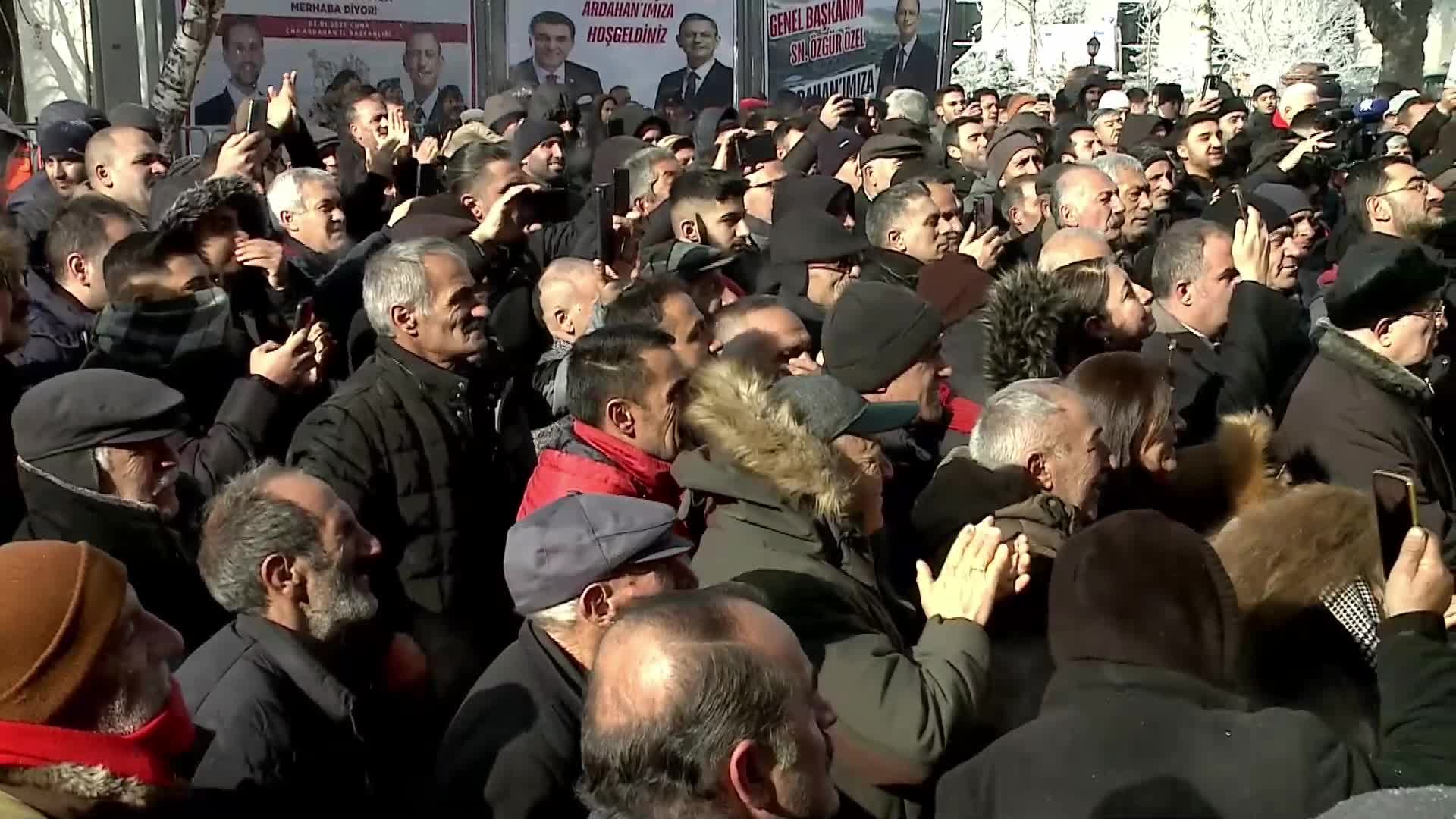 Özgür Özel: "Enflasyonu yüzde 1 açıkladılar. Yine emeklinin cebinden para çaldılar"