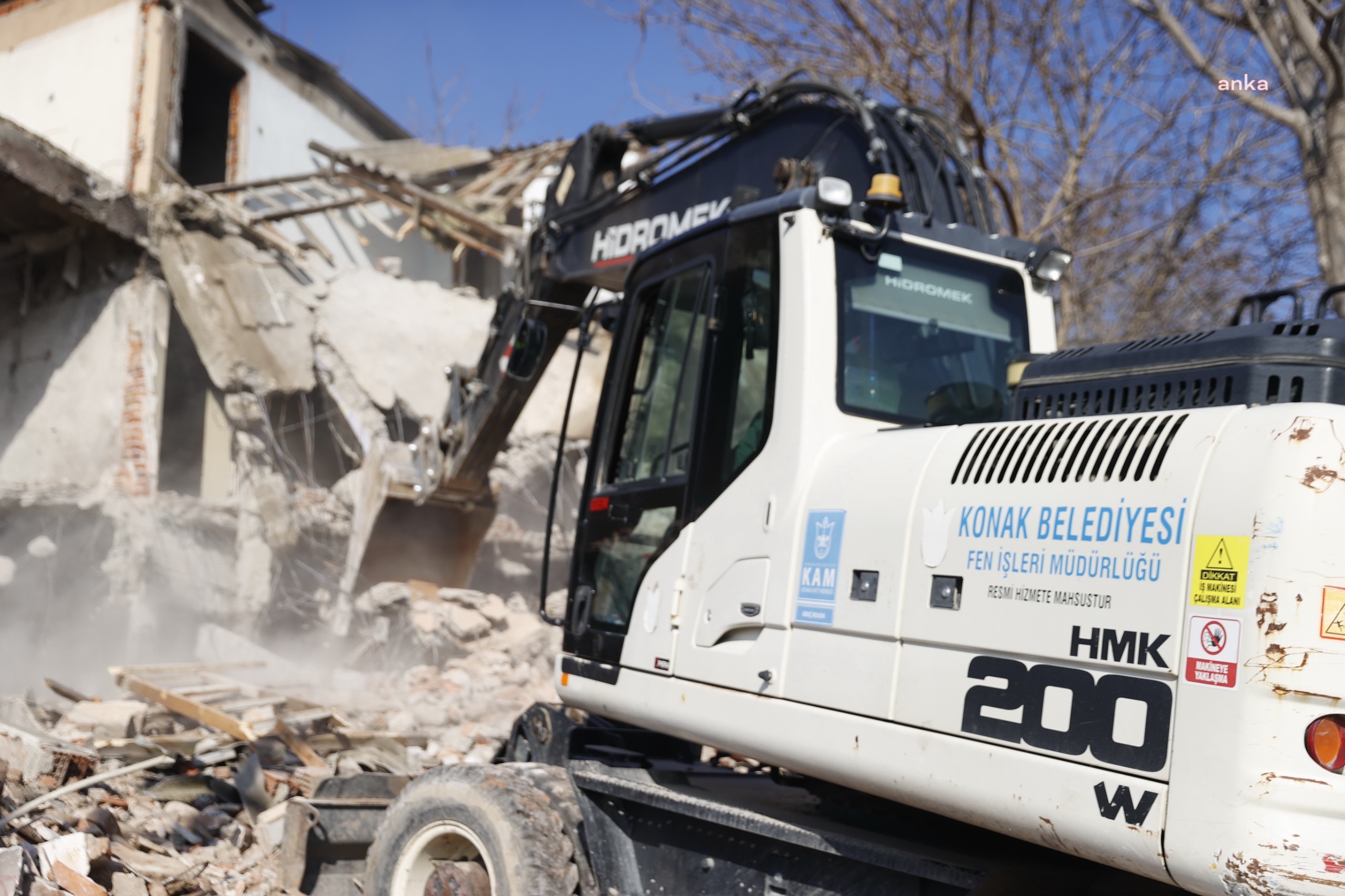 Konak Belediyesi, 9 ayda 92 metruk binayı yıktı