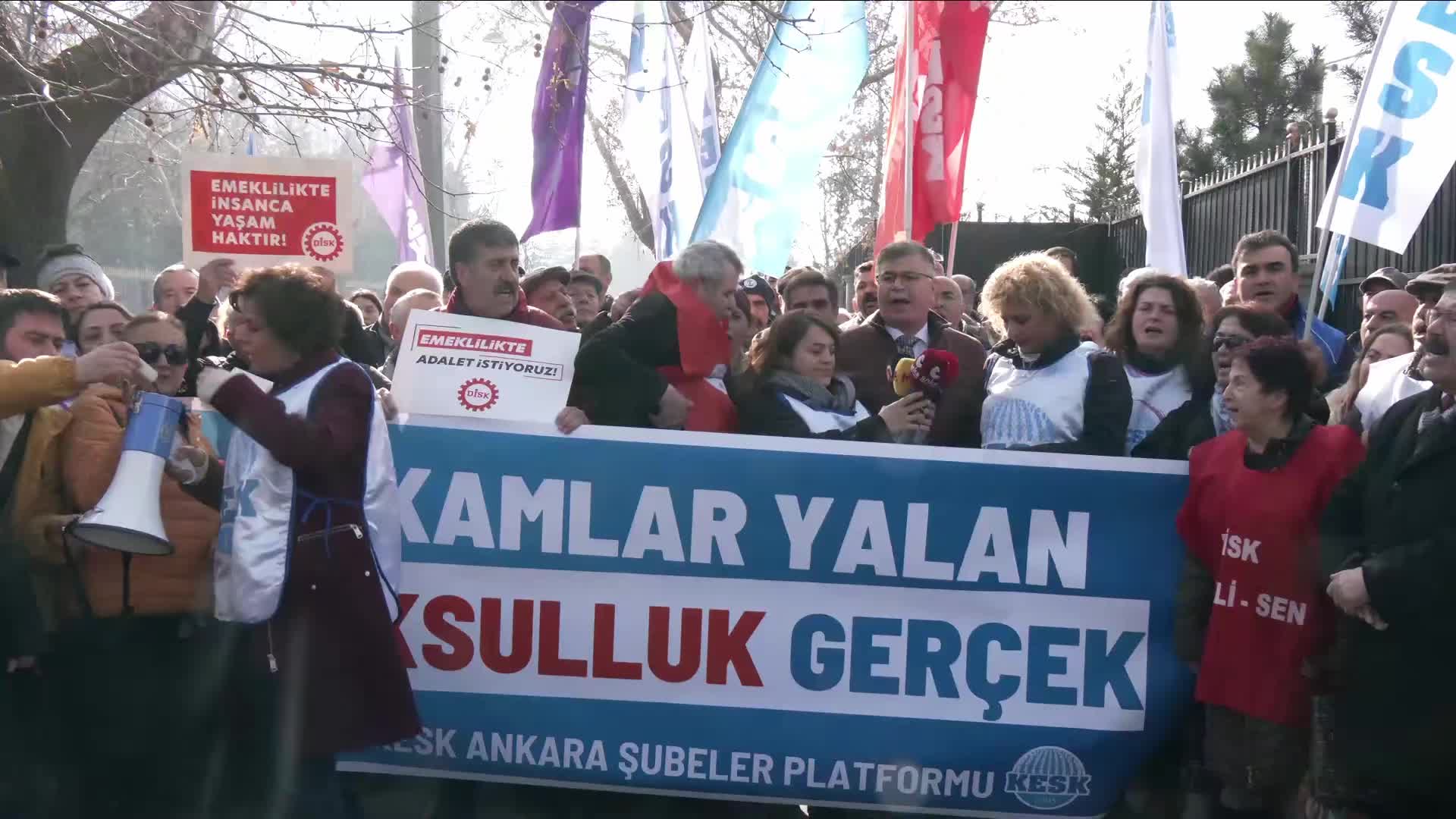 KESK'ten TÜİK önünde protesto: "TÜİK rakamlarının en az iki katı enflasyon yaşıyoruz"