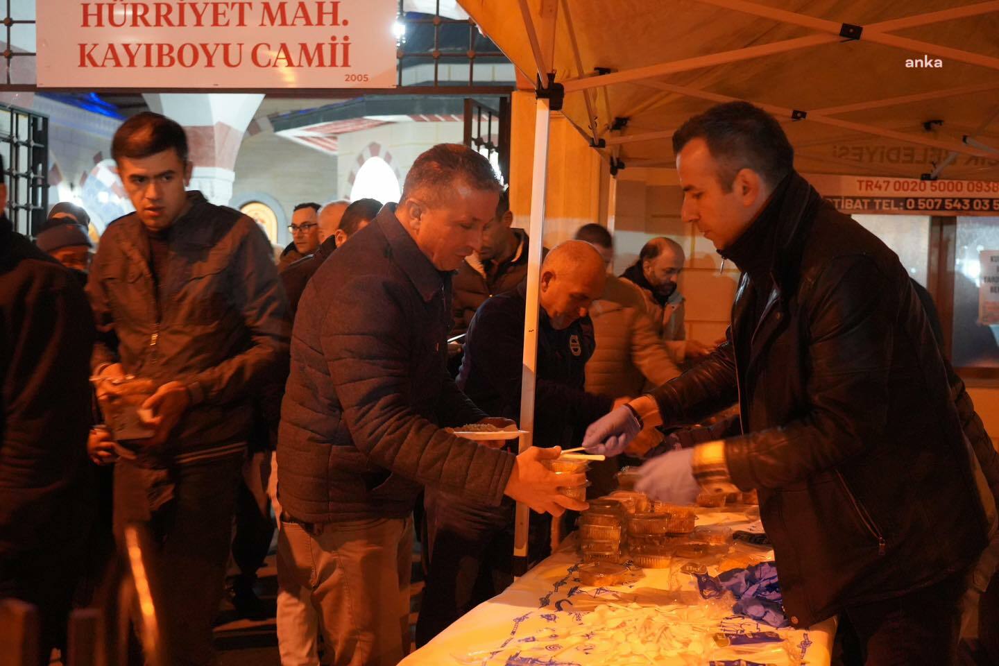 Bilecik Belediyesi, Regaip Kandili’nde camilerde helva ikramı yaptı