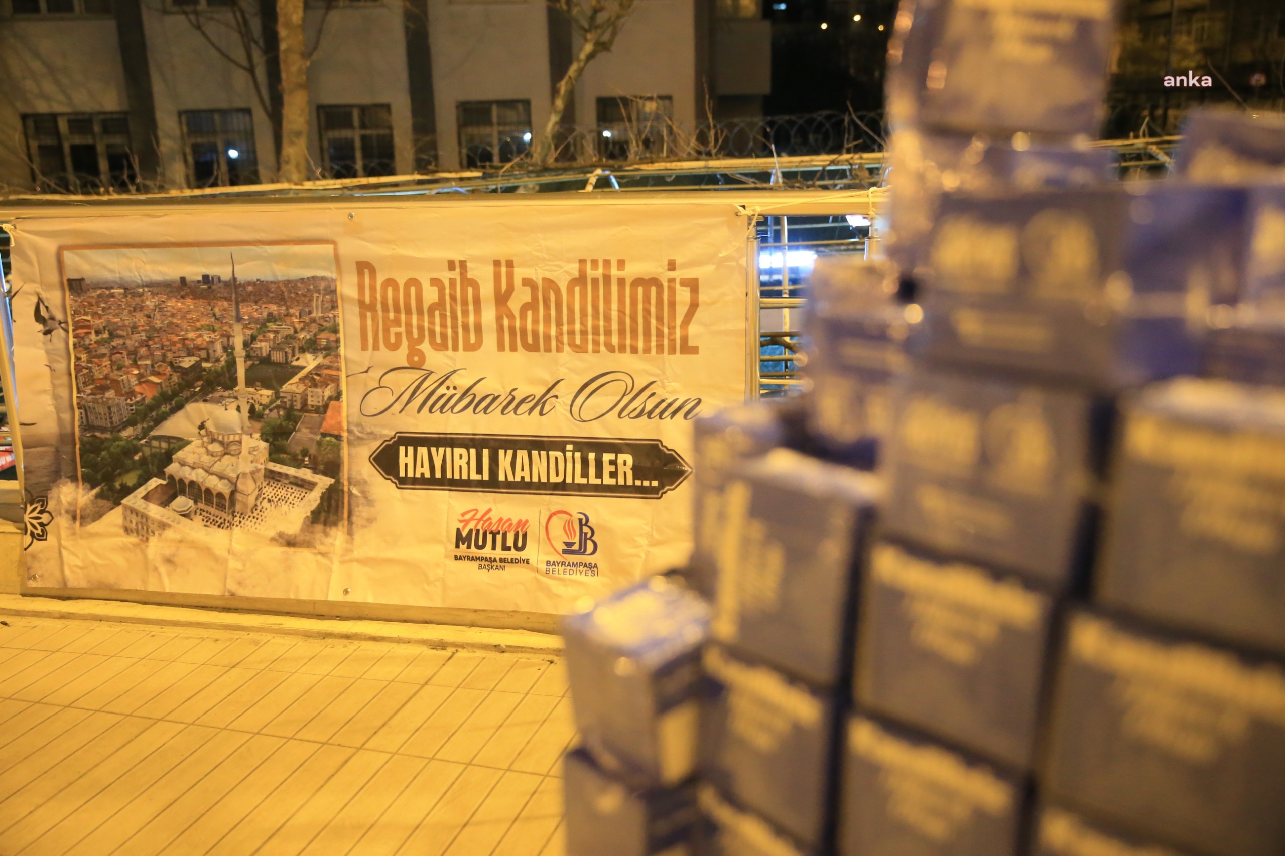 Bayrampaşa Belediye Başkanı Mutlu'dan vatandaşlarla kandil simidi ikramı