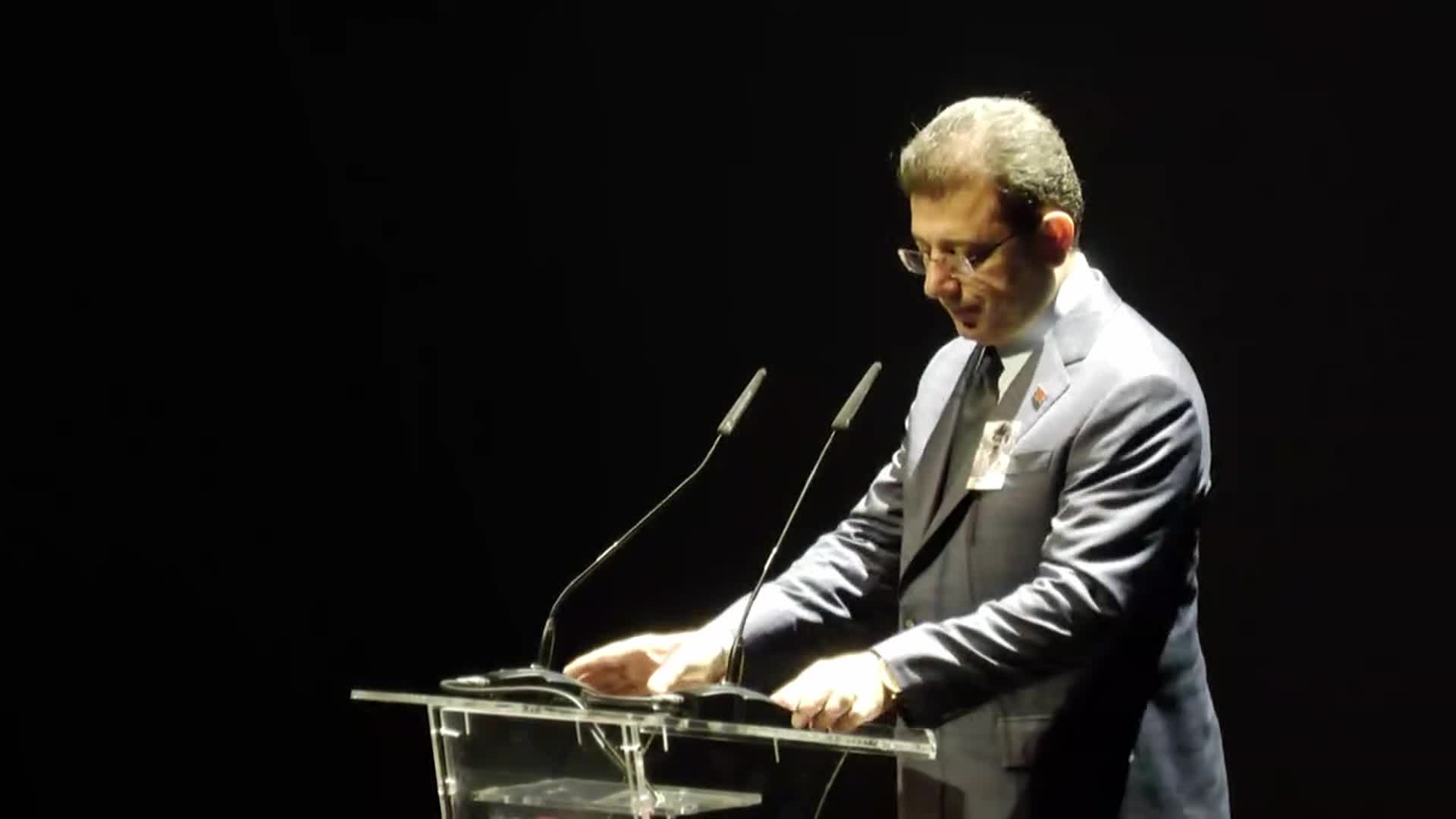 Ferdi Tayfur için AKM'de düzenlenen törene yoğun ilgi... İmamoğlu: İyi ki Ferdi Tayfur vardı, iyi ki hayatımızdaydı... Adını yaşatacağız