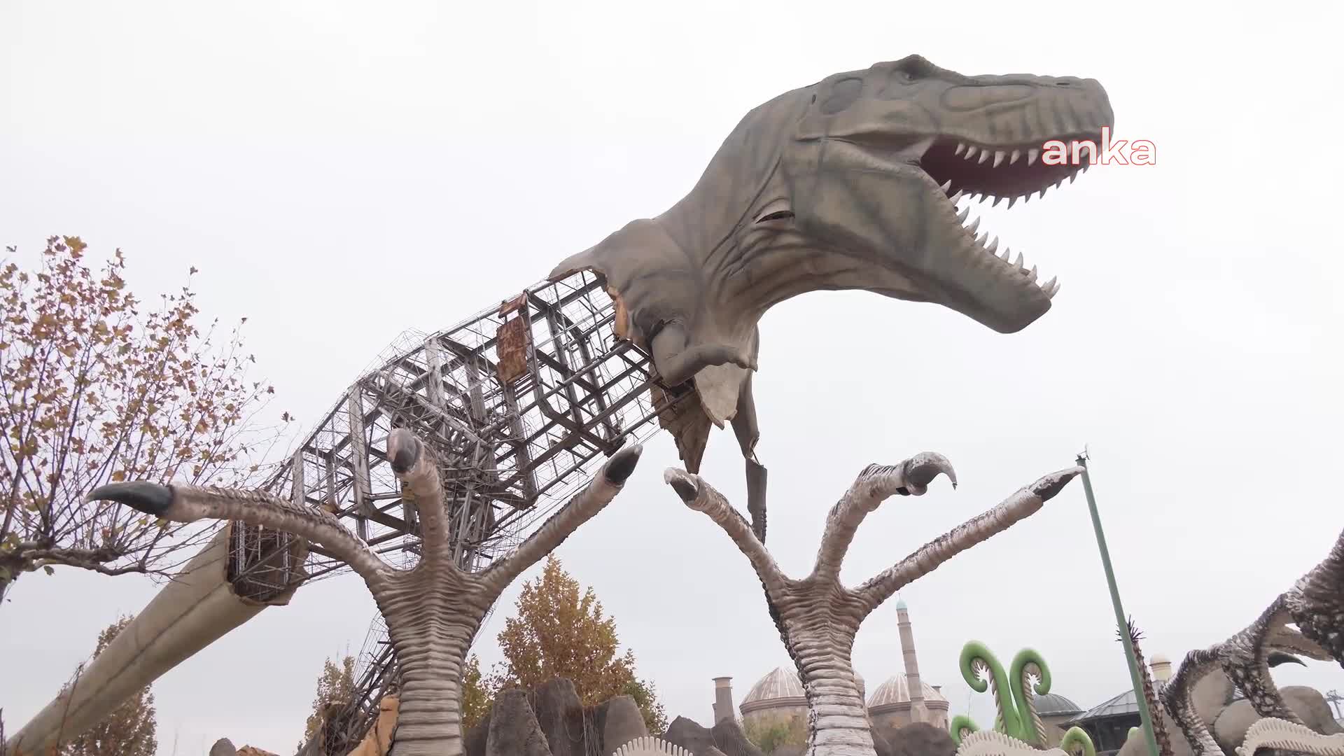 Ankapark için Gökçek'in servet ödediği dinozorlar, bugün üçte biri fiyatına satılıyor