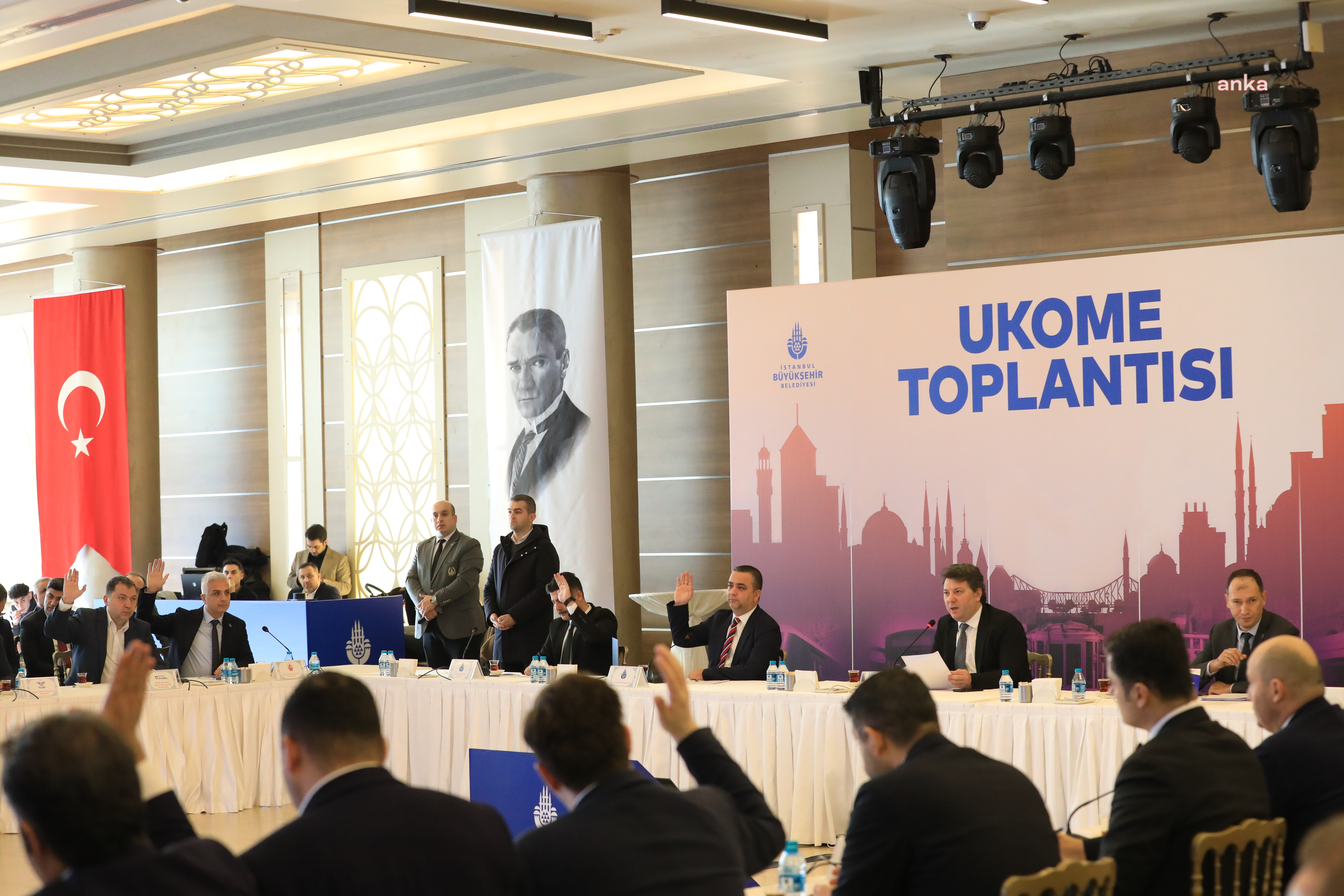 İstanbul Büyükşehir Belediyesinin toplu taşımaya yüzde 46,09'luk zam teklifi kabul edilmedi, teklif alt komisyona gönderildi