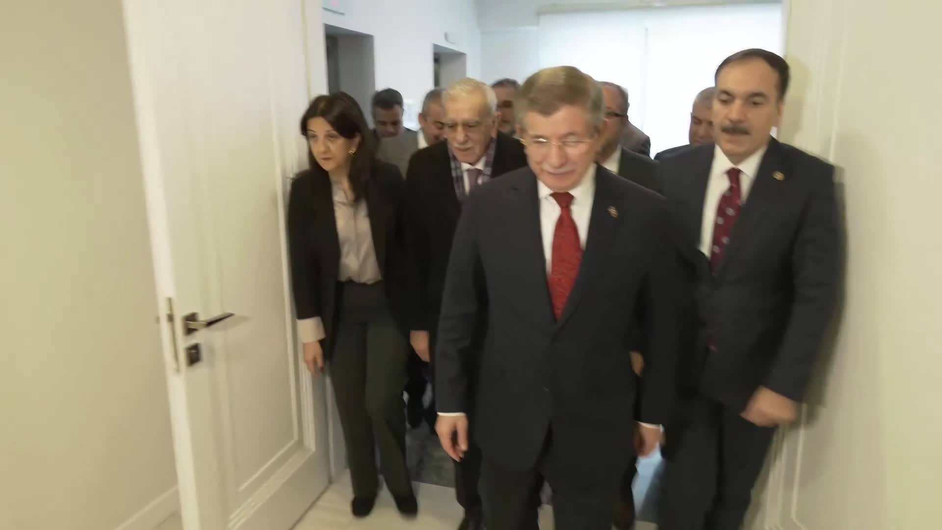 Davutoğlu ile Türk arasında ilaç diyaloğu: Bilsem size Sare Hanım'ın özel ilacını hazırlatırdım