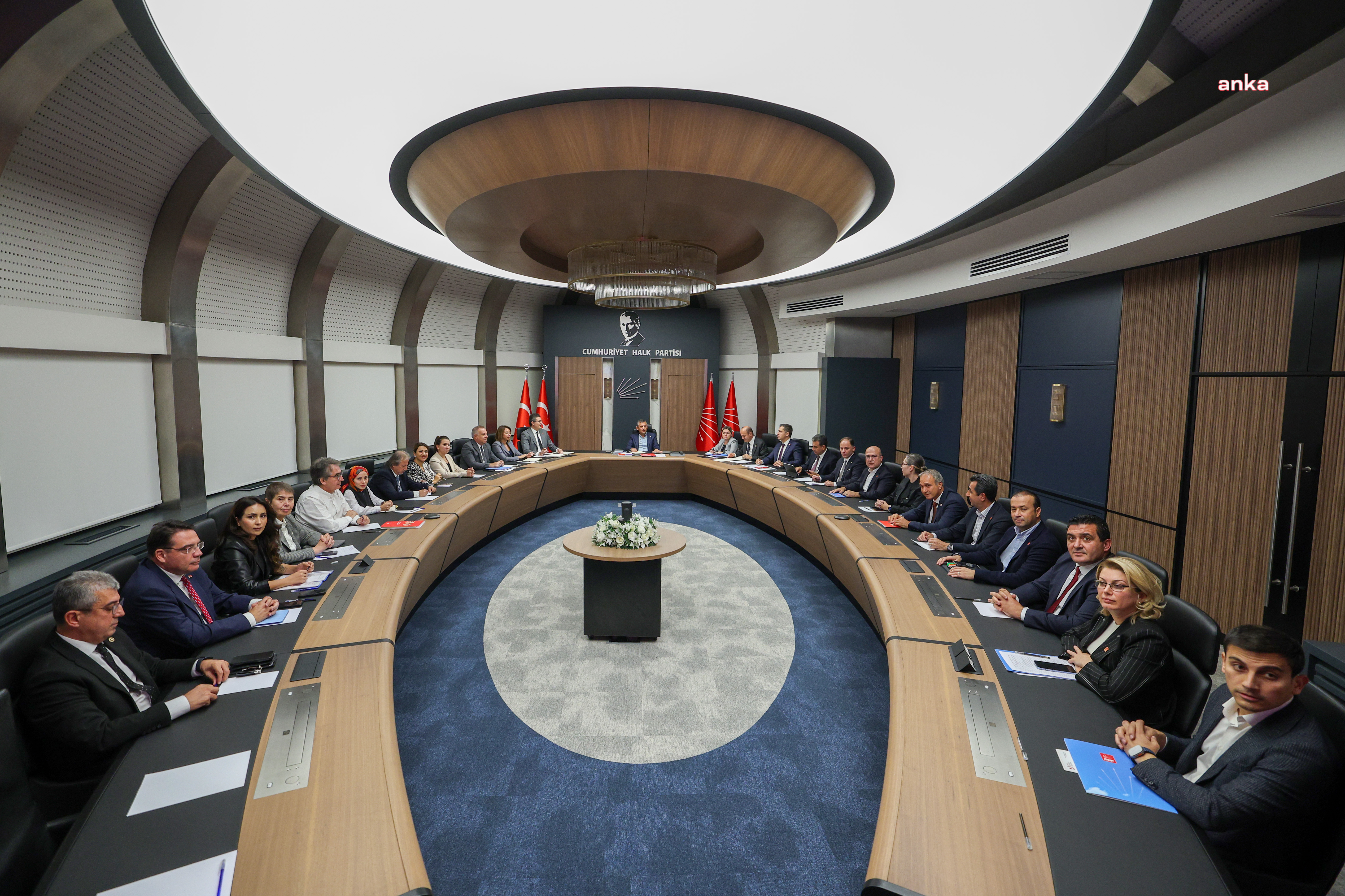 CHP MYK'nın ikinci toplantısı sona erdi... 10 kişilik Hazırlık Komisyonu oluşturuldu