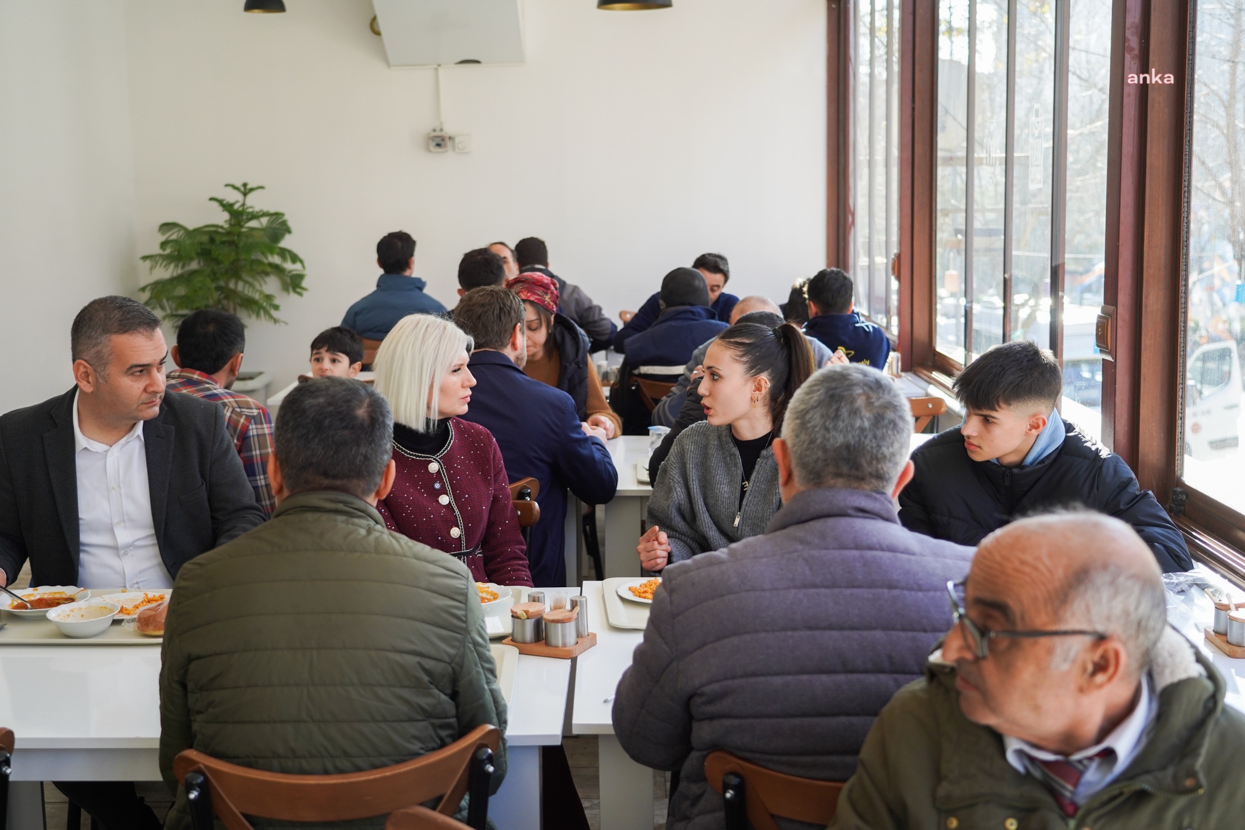 Bilecik Belediye Başkanı Subaşı, Kent Lokantası’nda vatandaşlarla yemek yedi