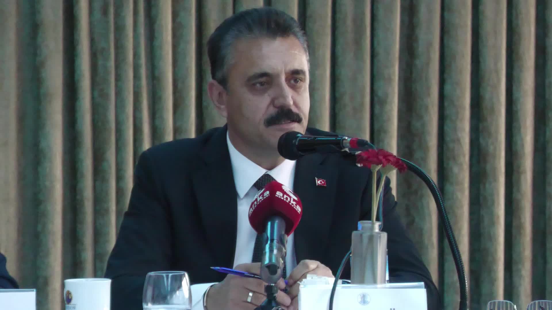 Dikili Belediye Başkanı Adil Kırgöz, 6 yılda yapılan çalışmaları anlattı