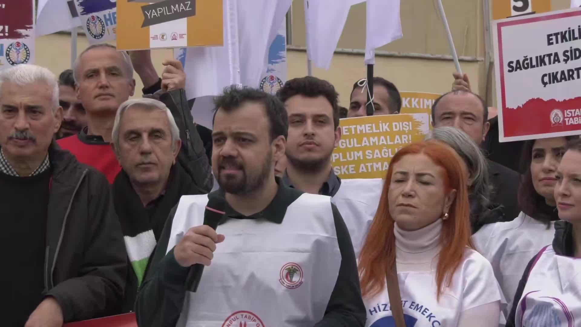 Sağlık emekçileri, Çapa'dan seslendi... TTB 2. Başkanı Saip: "Haklıyız kararlıyız. Yarattığınız sorunlar çözülene kadar mücadeleye devam edeceğiz"
