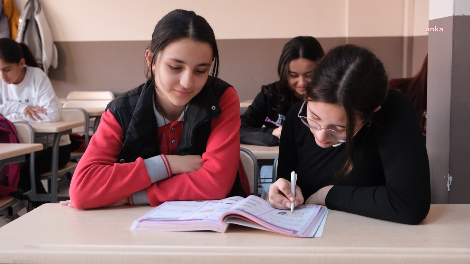 Aydın Büyükşehir Belediyesi'nin ücretsiz eğitimleriyle öğrenciler sınava hazırlanıyor