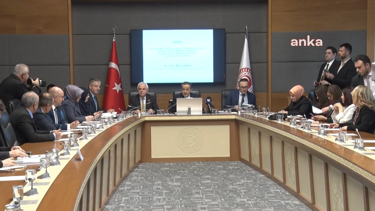 CHP'li Sarıbal'dan Tarım Bakanlığı'nın "Taze balık nasıl anlaşılır" paylaşımına tepki: Yüzeyde müsilaj, dipte kirlilik, ortada ise 'gözleri parlaksa yiyin' diyen bir devlet aklı var.