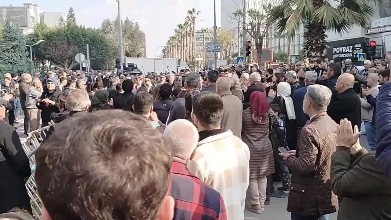 Akdeniz Belediyesi eş başkanları adliyeye sevk edildi...  Tiryaki: “Personel almamış başkanlarımıza, 'Örgüt talimatıyla personel aldınız' deniliyor”