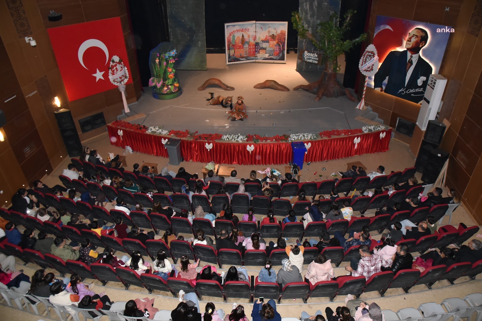 Ceyhan Belediyesi'nden 'Dünya Bizim Evimiz' çocuk oyunu