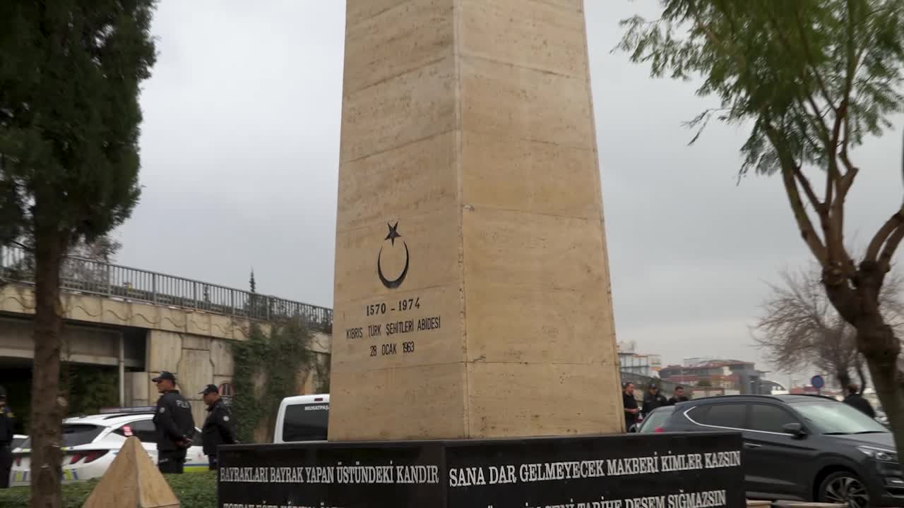 Muratpaşa Belediye Başkanı Uysal, Rauf Denktaş için düzenlenen anma törenine katıldı